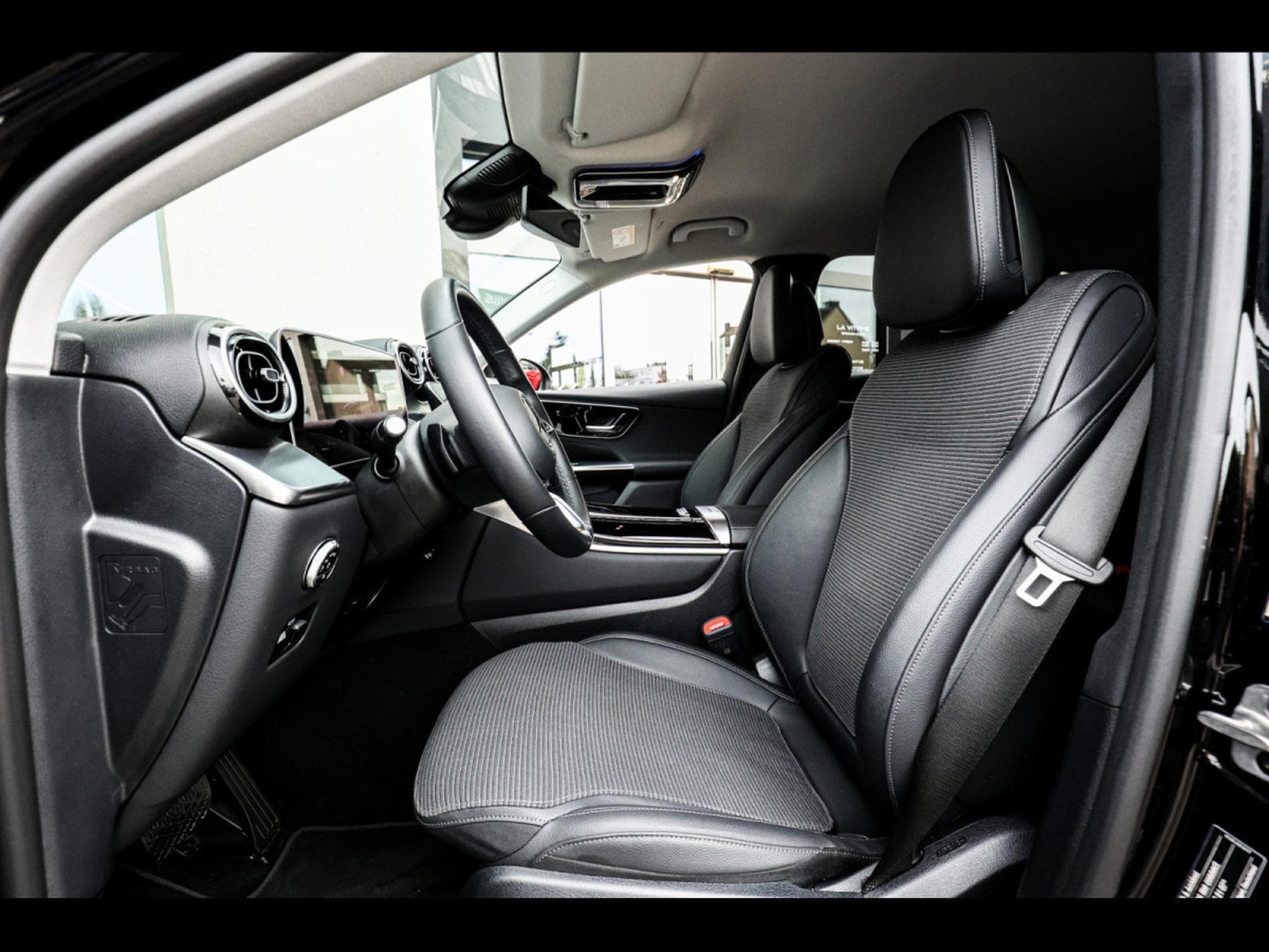 Mercedes GLC 300 DE 4MATIC AVANTGARDE (2024) - Photo 12