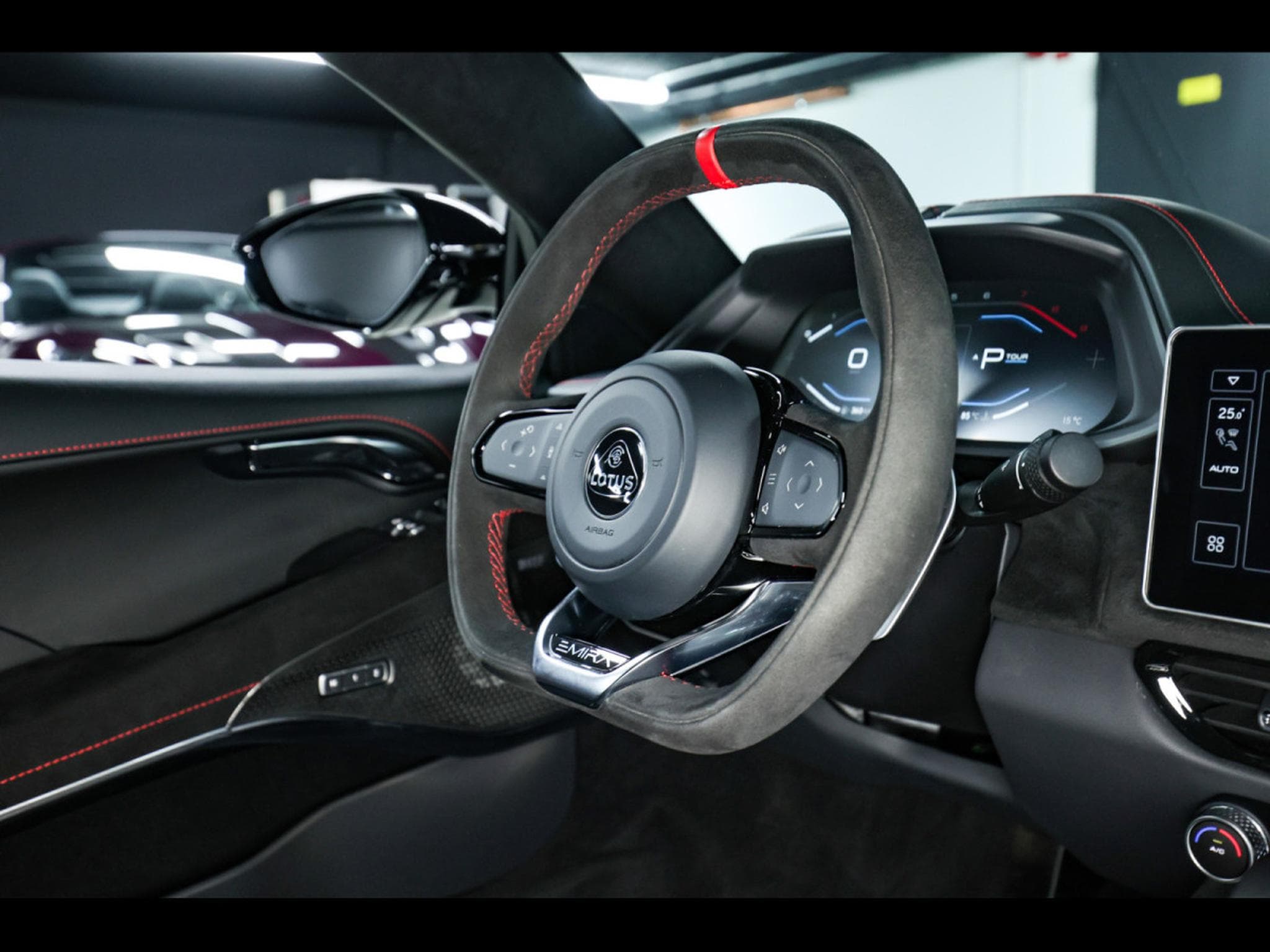 Lotus Emira I4 DCT FIRST EDITION (2024) - Photo 12