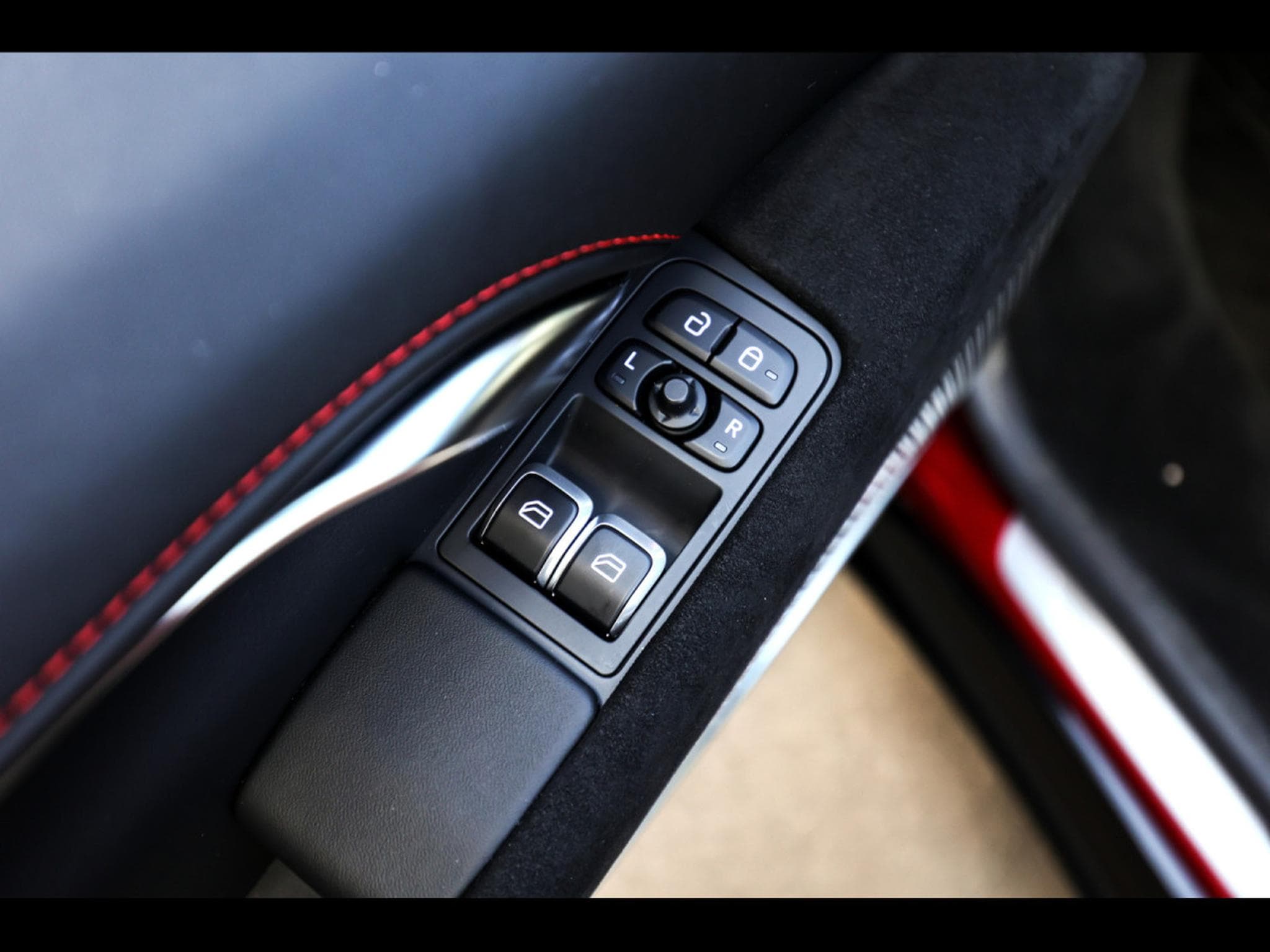 Lotus Emira COUPE 3.5 V6 FIRST EDITION DCT – ROUGE MAGMA (2023) - Photo 18