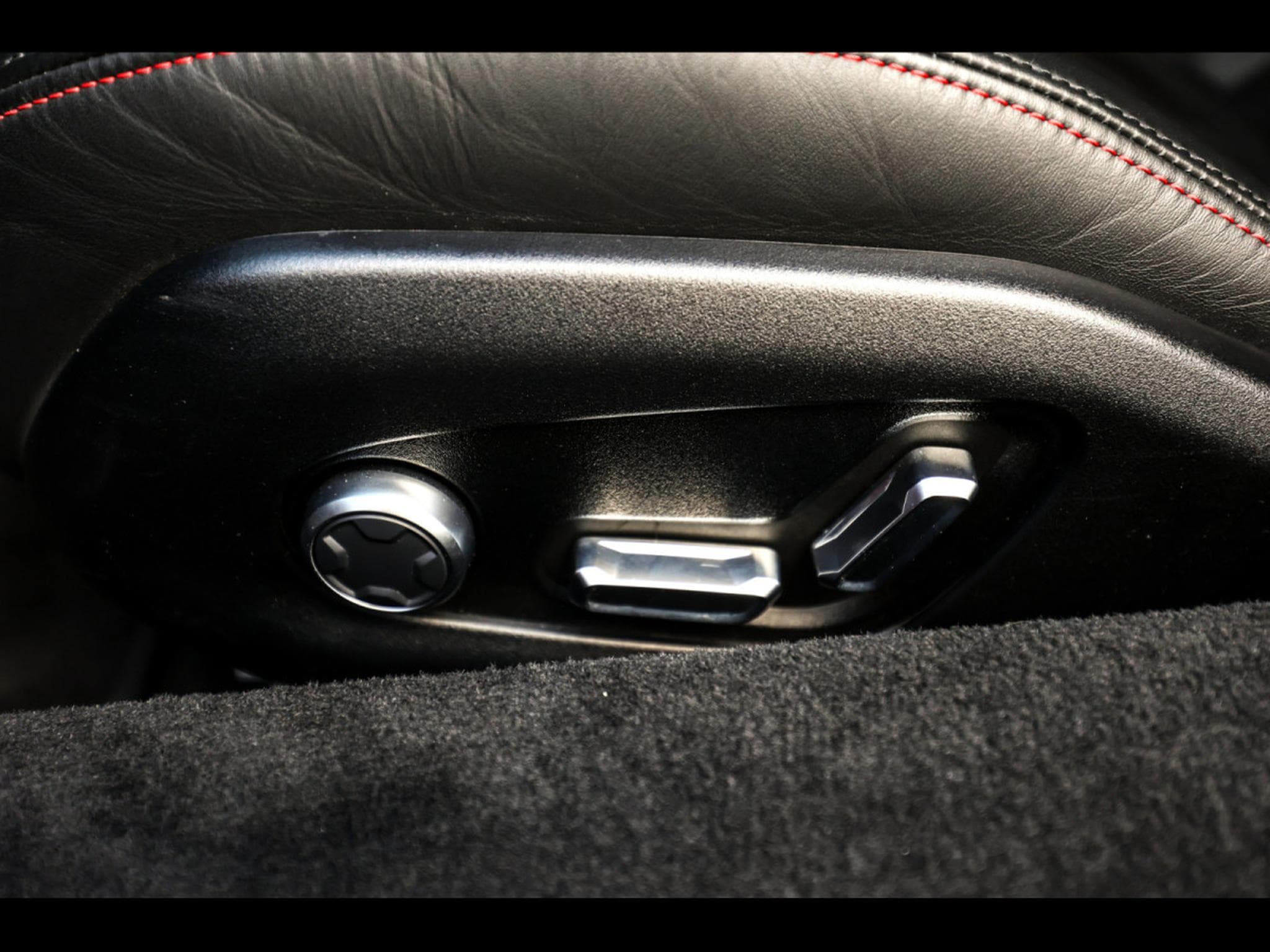 Lotus Emira COUPE 3.5 V6 FIRST EDITION DCT – ROUGE MAGMA (2023) - Photo 19