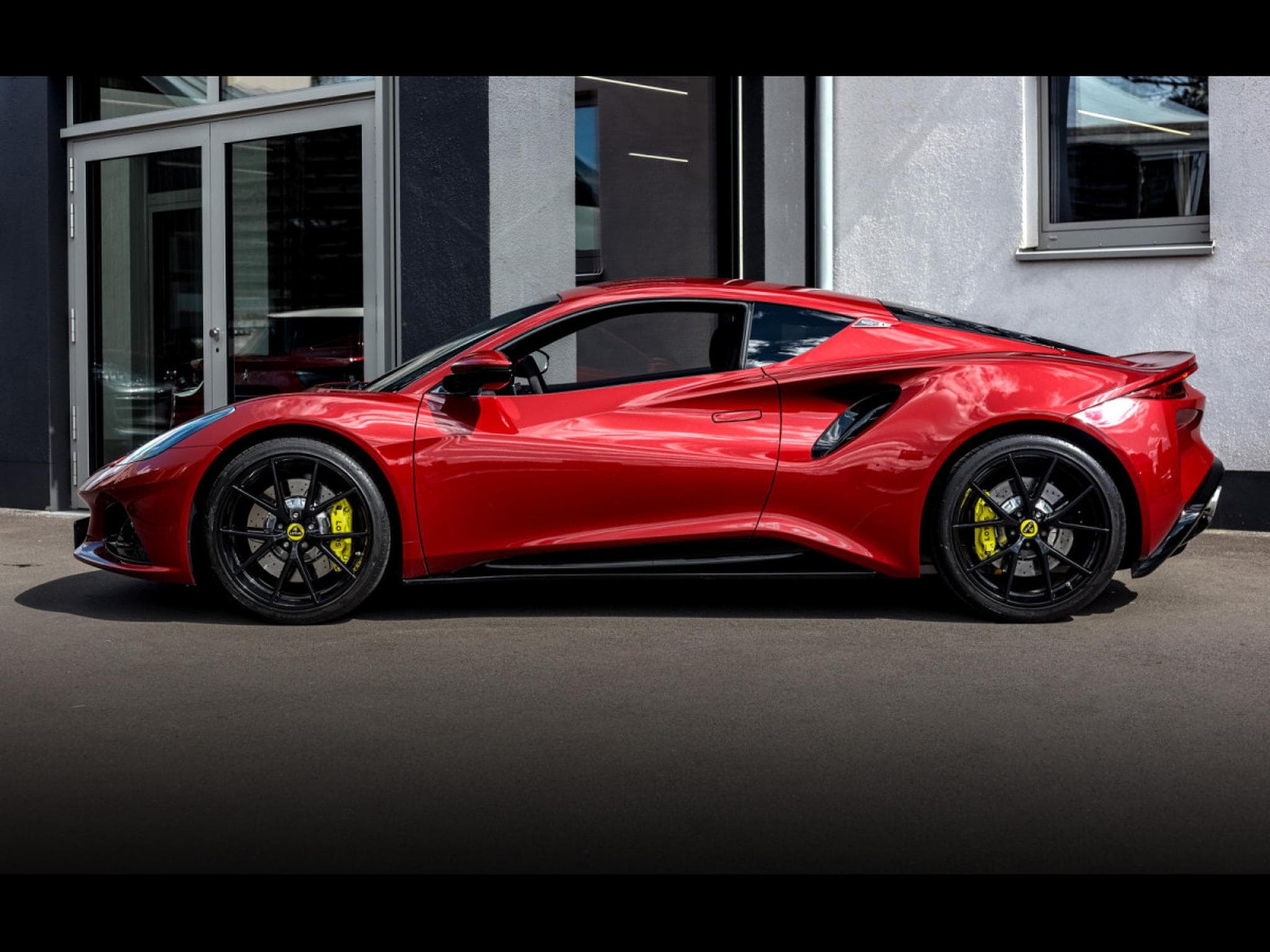 Lotus Emira COUPE 3.5 V6 FIRST EDITION DCT – ROUGE MAGMA (2023) - Photo 2