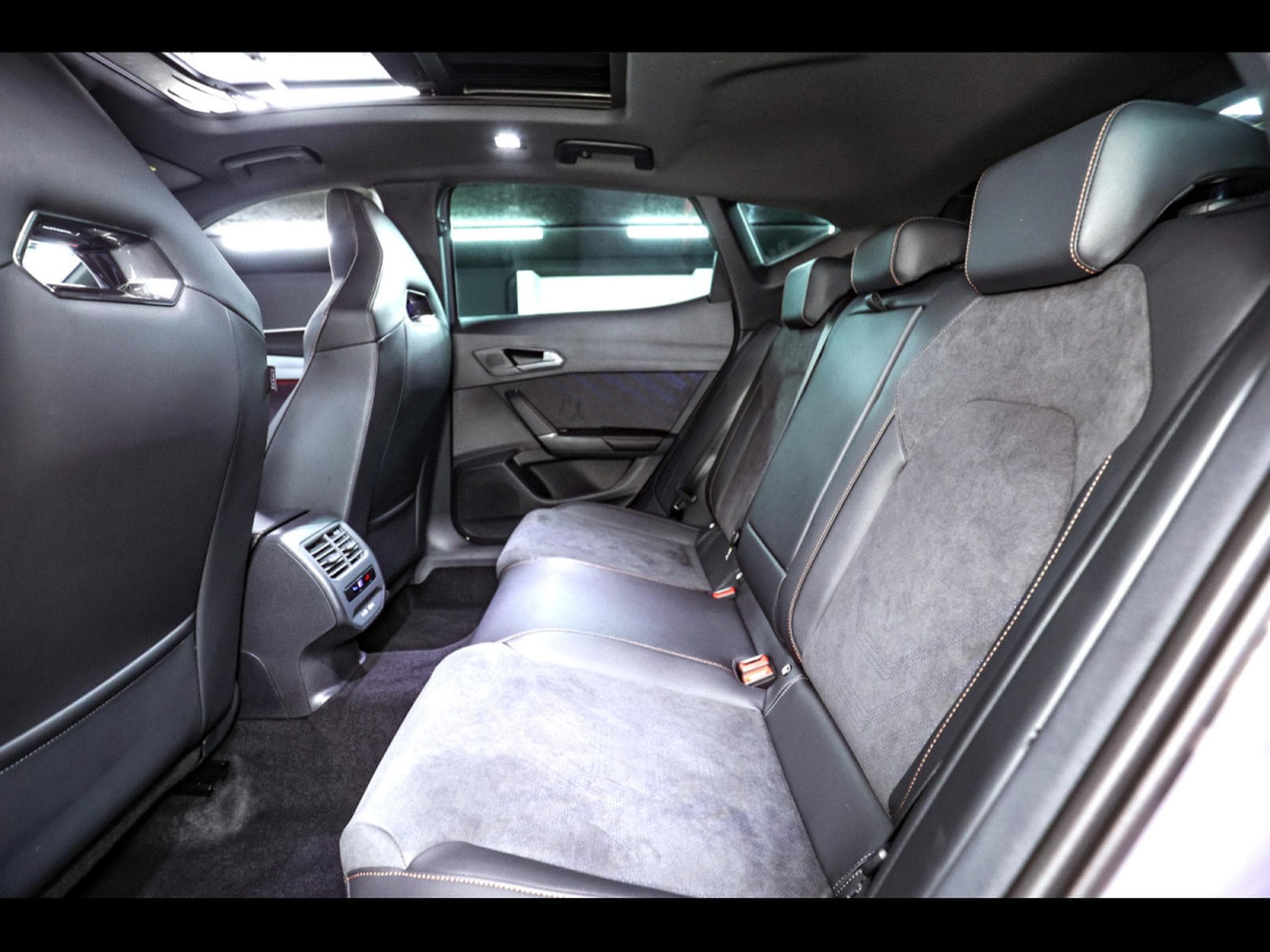 Cupra Formentor VZ 2.0 TSI 333 DSG7 4DRIVE (FACELIFT) – PACK SKYLINE - GRAPH (2025) - Photo 12