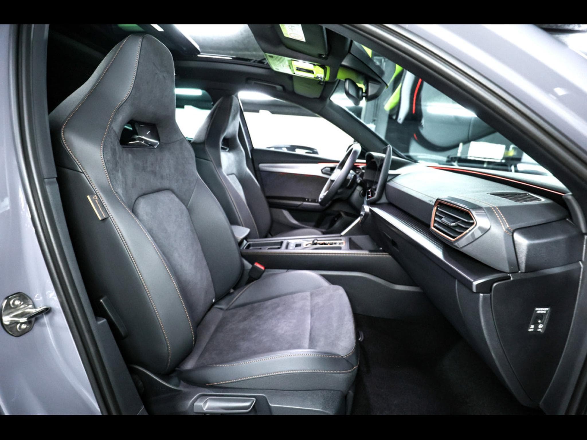 Cupra Formentor VZ 2.0 TSI 333 DSG7 4DRIVE (FACELIFT) – PACK SKYLINE - GRAPH (2025) - Photo 20