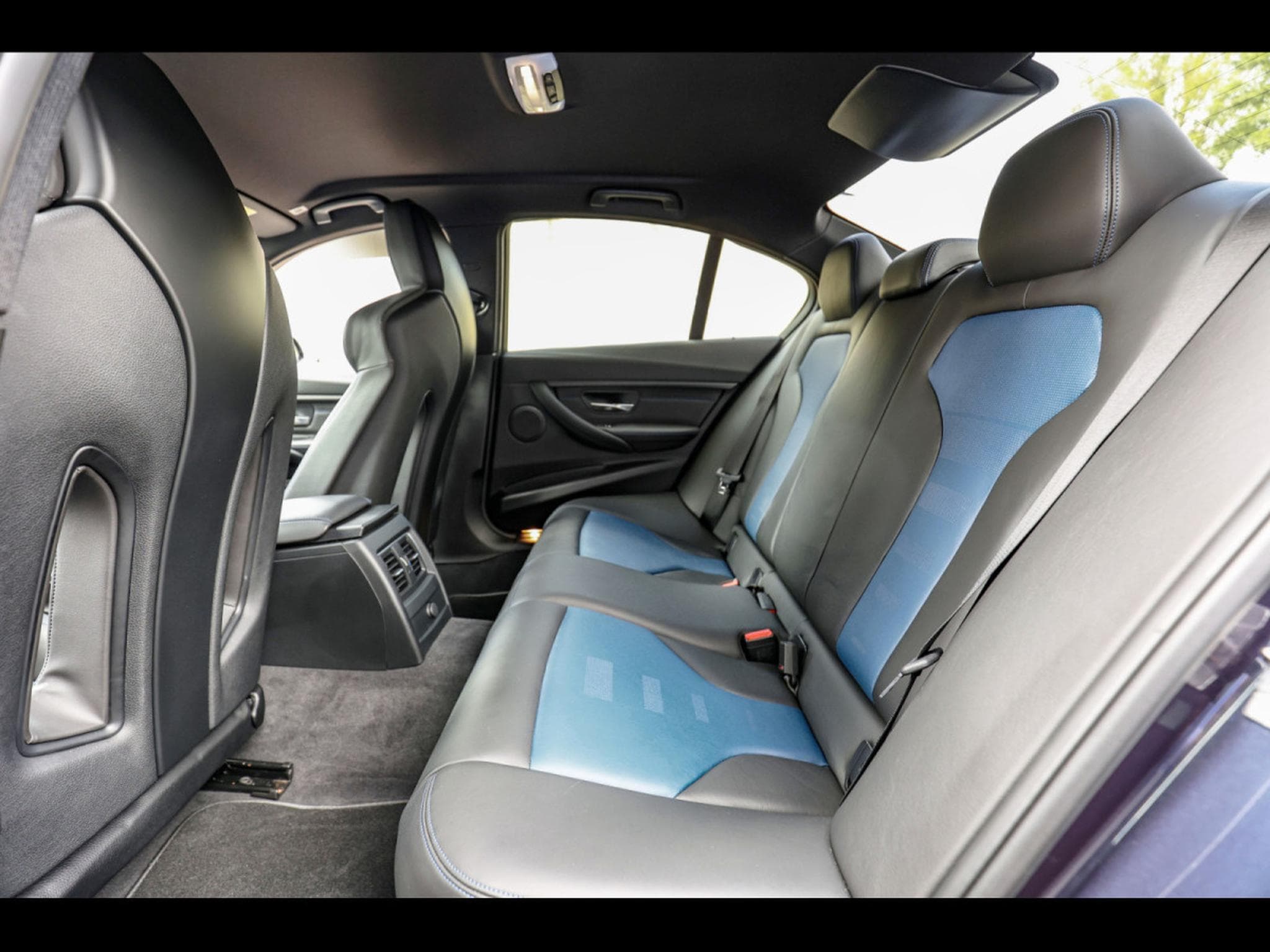 BMW M3 COMPETITION (F80) 30 JAHRE EDITION 1 OF 500 - IMMAT FR. (2016) - Photo 13