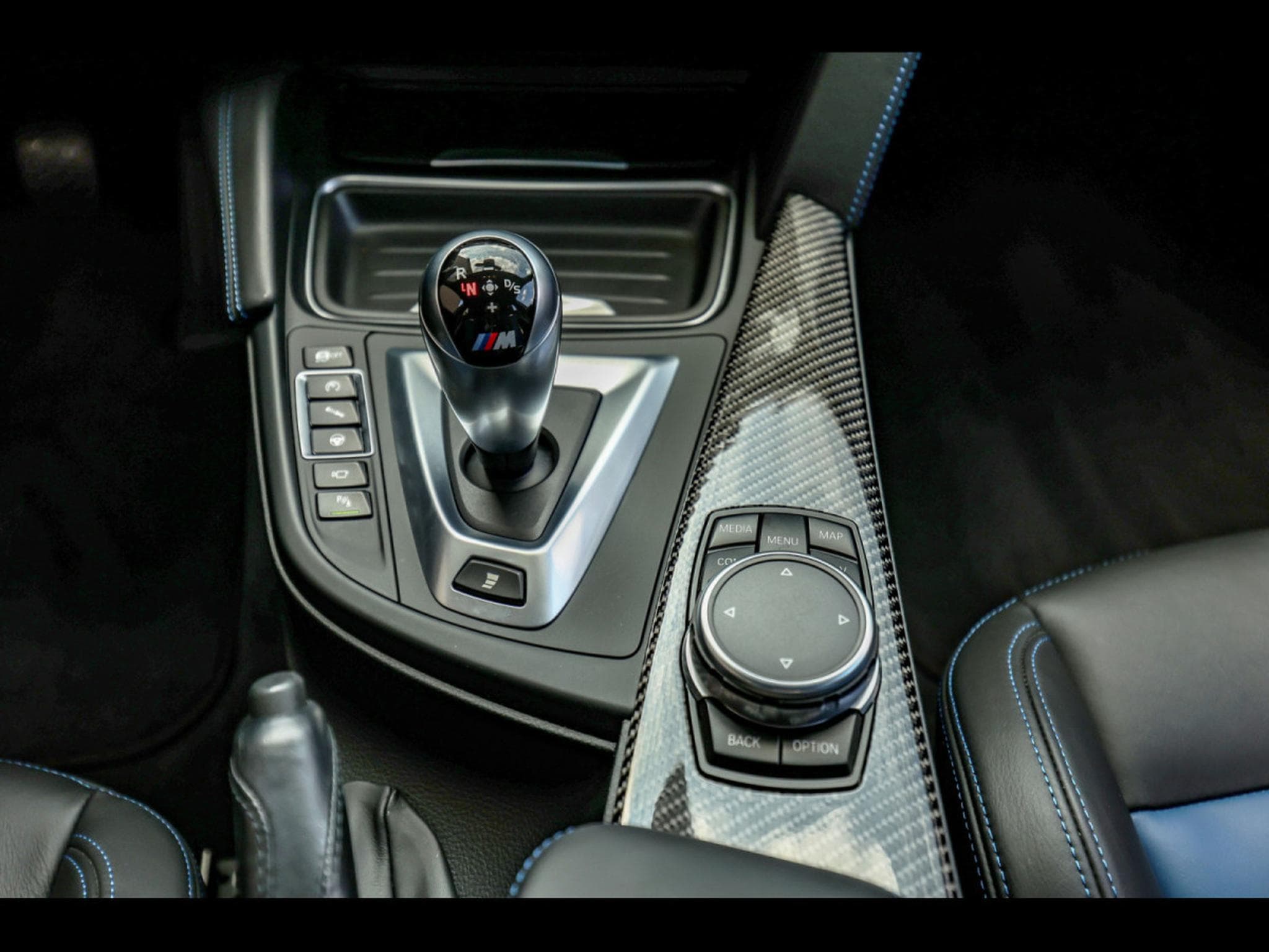 BMW M3 COMPETITION (F80) 30 JAHRE EDITION 1 OF 500 - IMMAT FR. (2016) - Photo 15