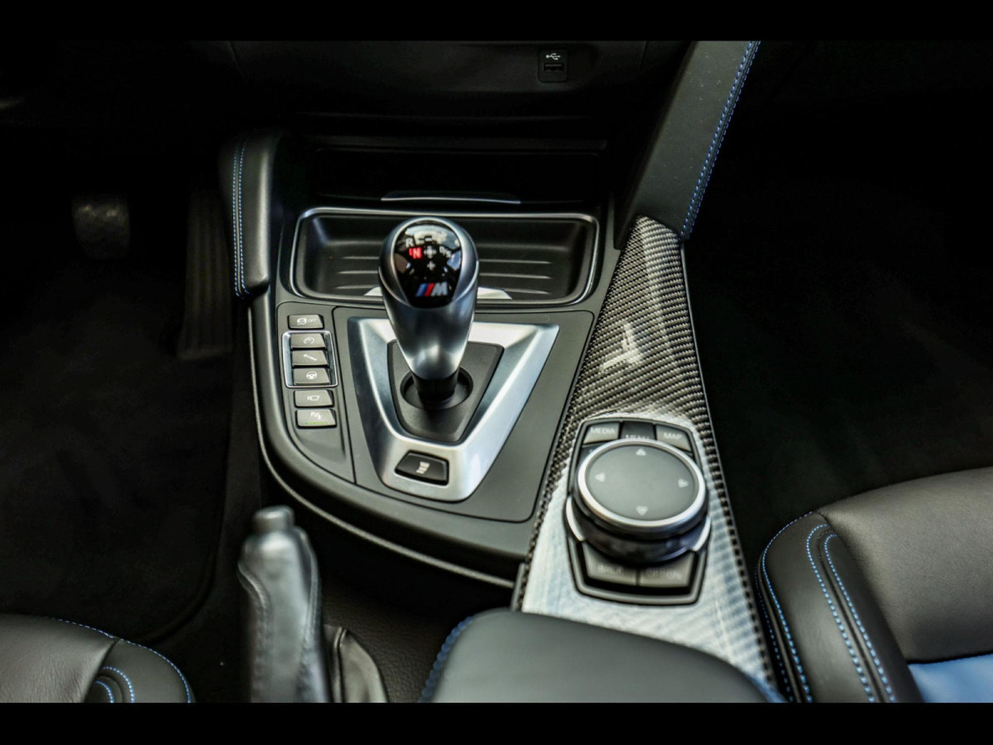 BMW M3 COMPETITION (F80) 30 JAHRE EDITION 1 OF 500 - IMMAT FR. (2016) - Photo 23