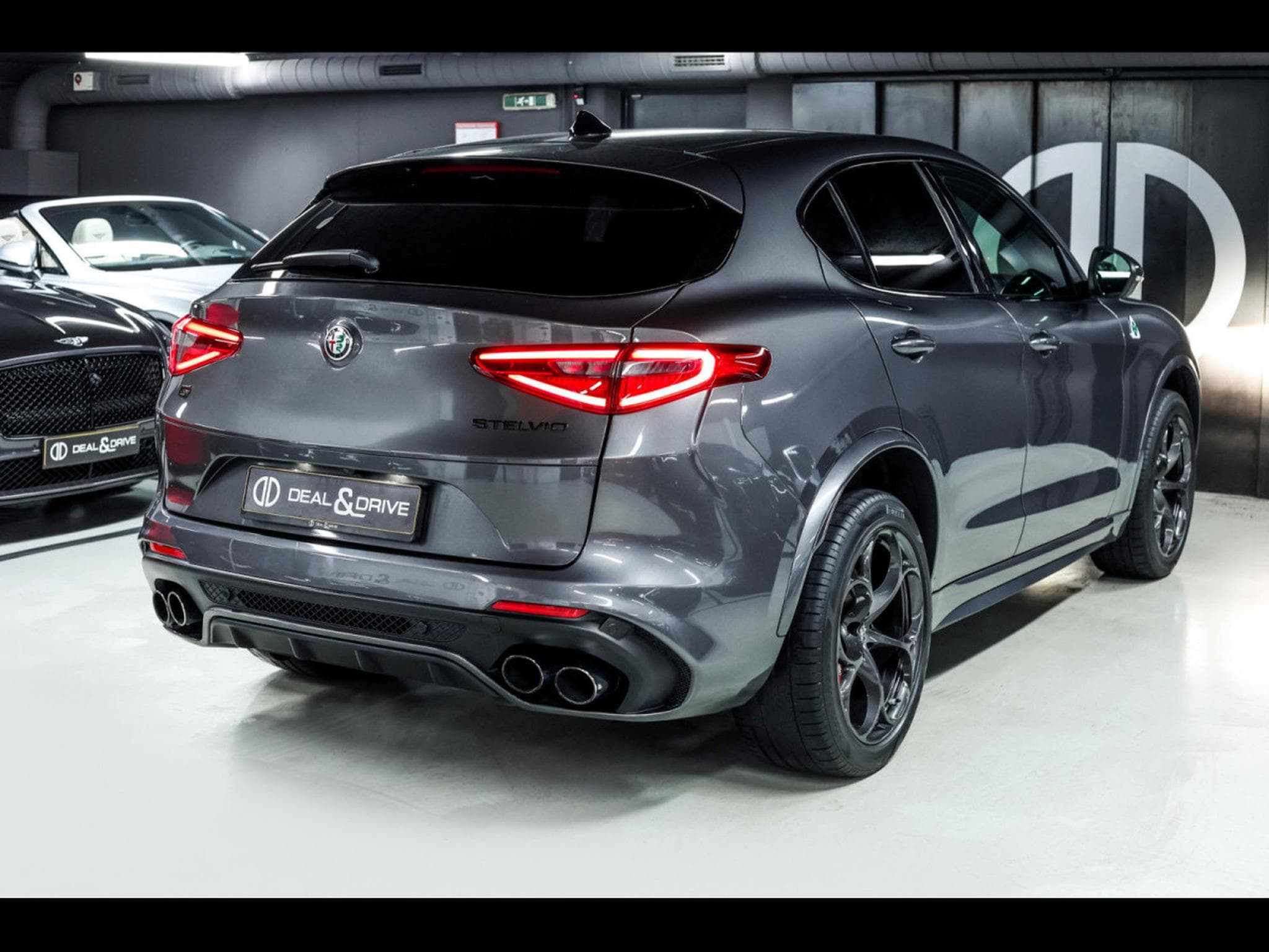 Alfa-Romeo Stelvio QUADRIFOGLIO 2.9T V6 AT8-Q4 (510 CH) - GRIGIO VESUVIO (2020) - Photo 7