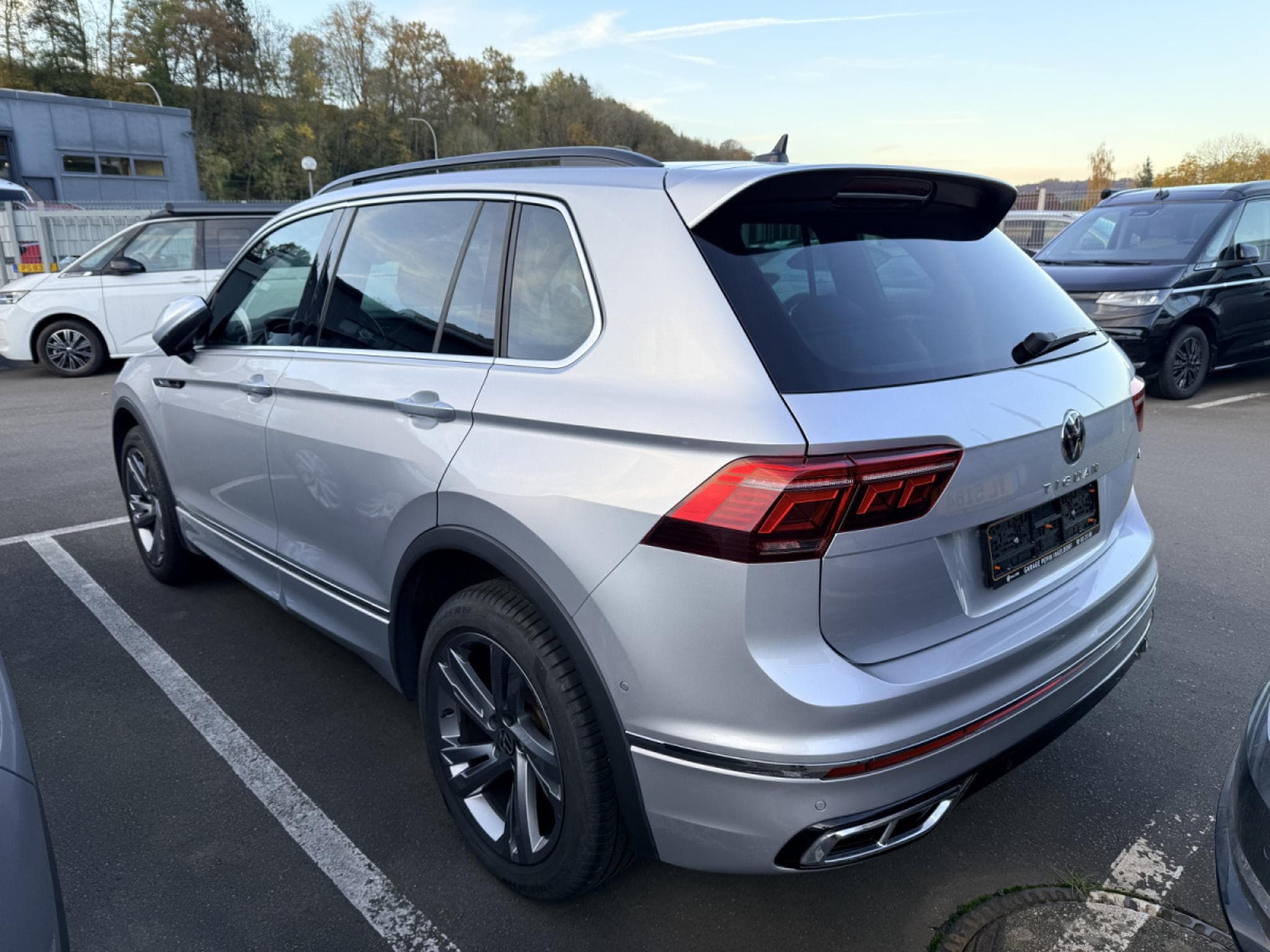 VW Tiguan R-Line 2.0 TDI 200cv DSG 7vitesses 4MOTION (2021) - Photo 2