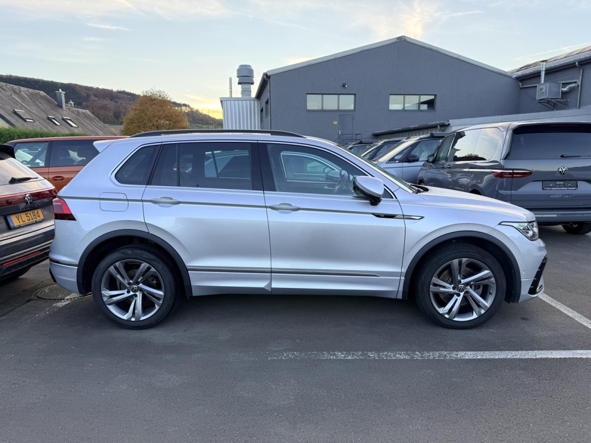 VW Tiguan R-Line 2.0 TDI 200cv DSG 7vitesses 4MOTION (2021) - Photo 3