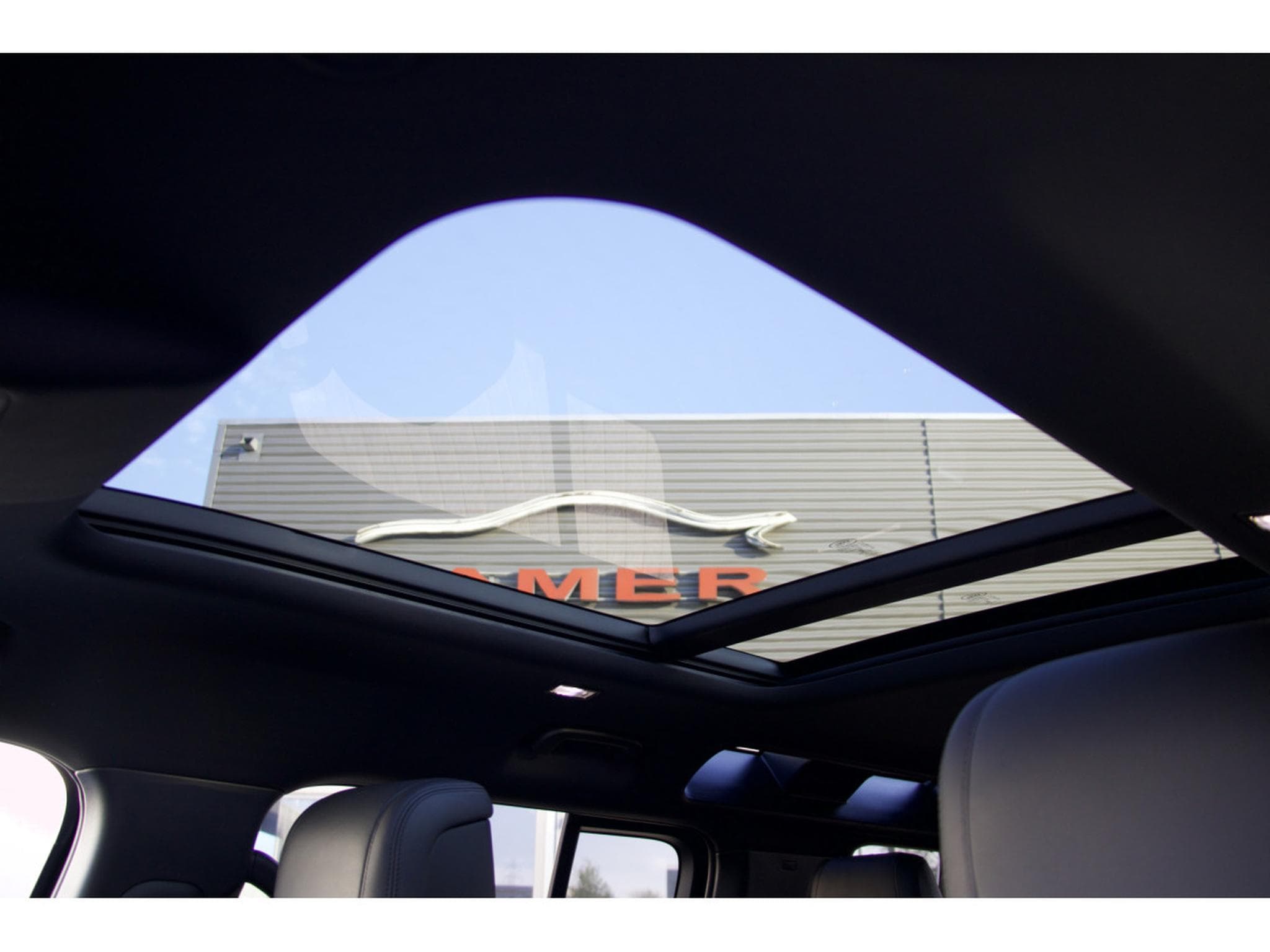 Land-Rover Defender 110 X-Dynamic HSE P400 AHK ACC Standh. 22" (2022) - Photo 8