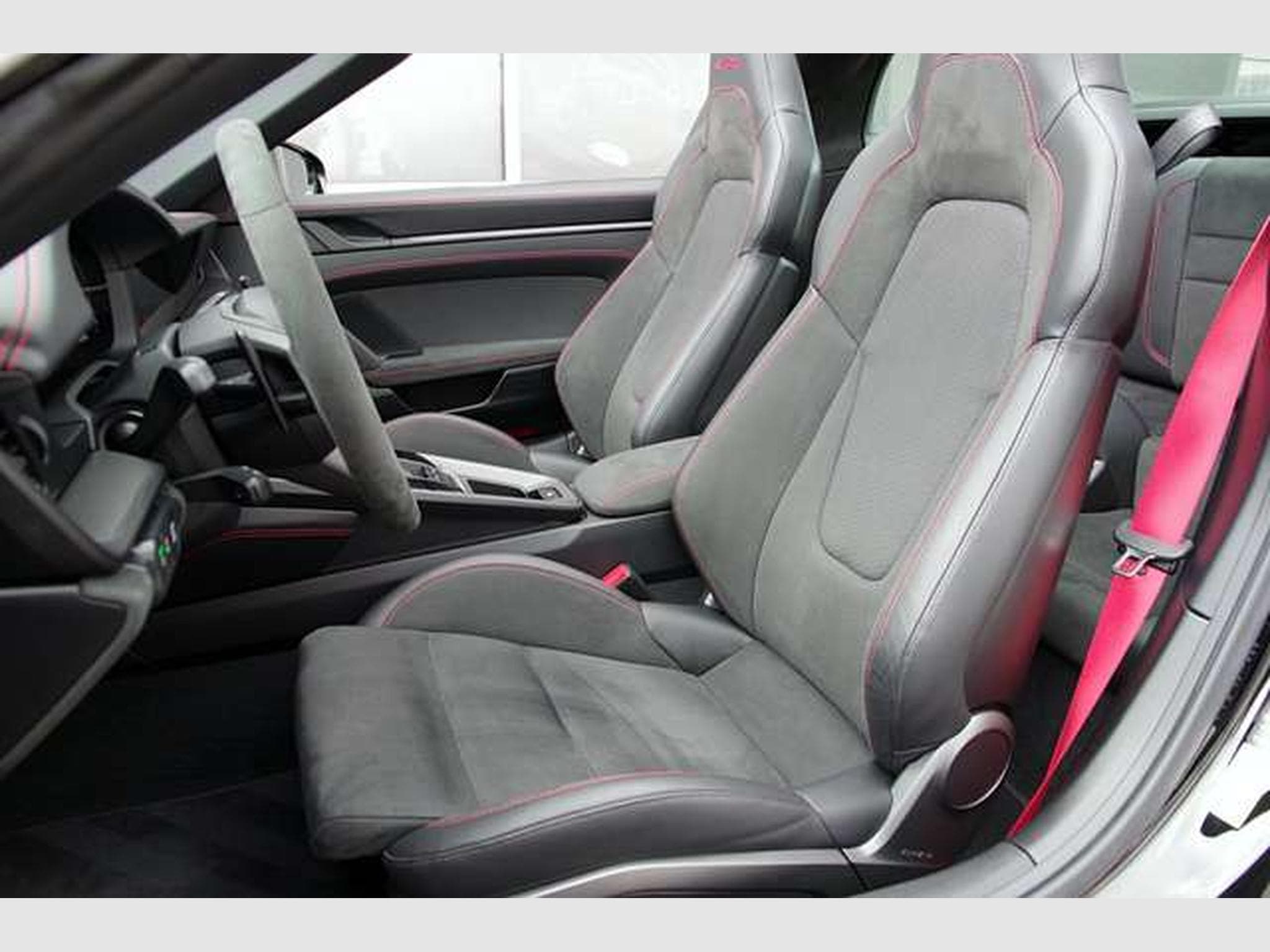 Porsche 911 992.2 Targa 4 GTS*GTS-Paket Rot,Lift,HD,18-Wege* (2025) - Photo 4