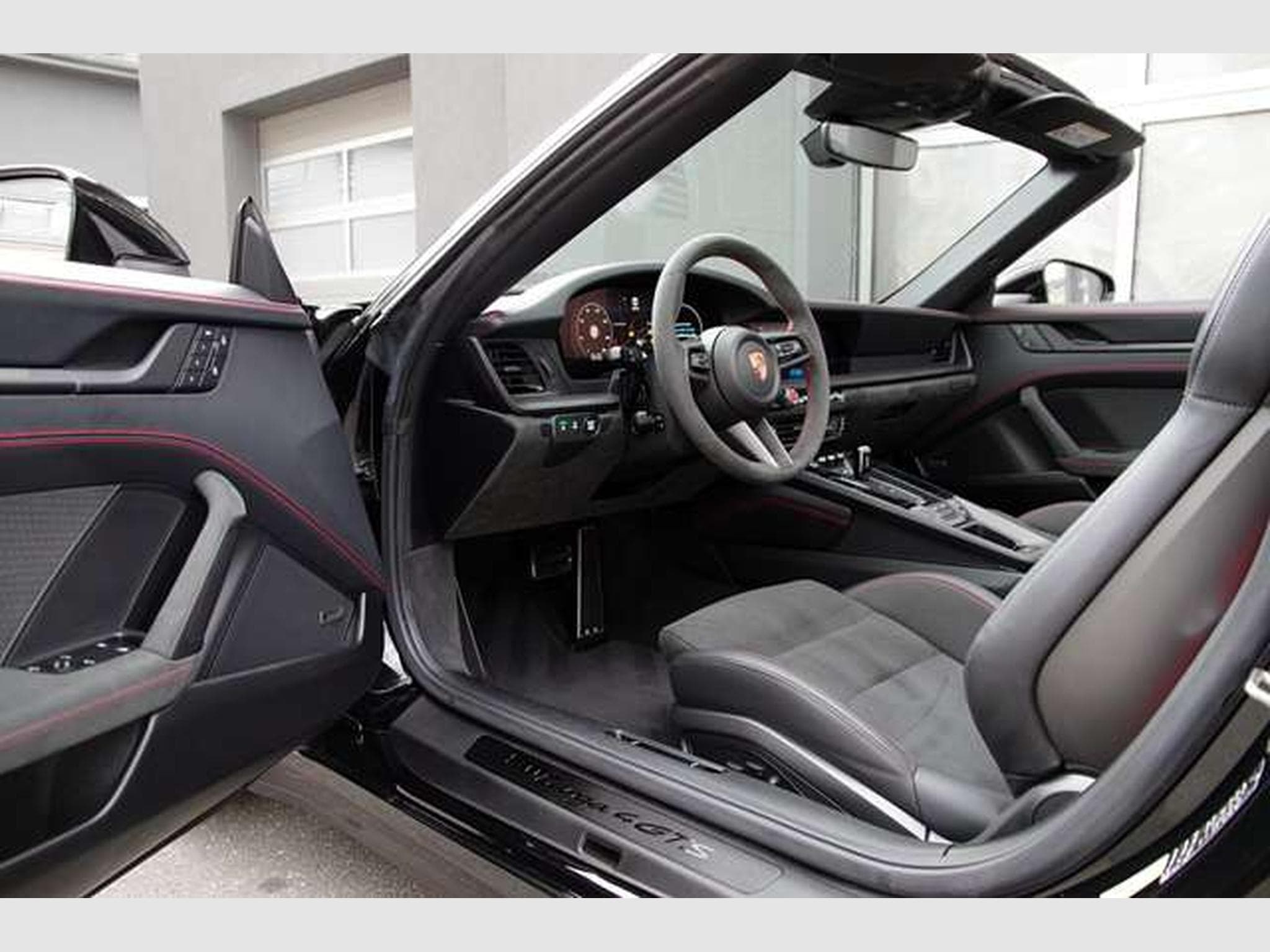 Porsche 911 992.2 Targa 4 GTS*GTS-Paket Rot,Lift,HD,18-Wege* (2025) - Photo 5