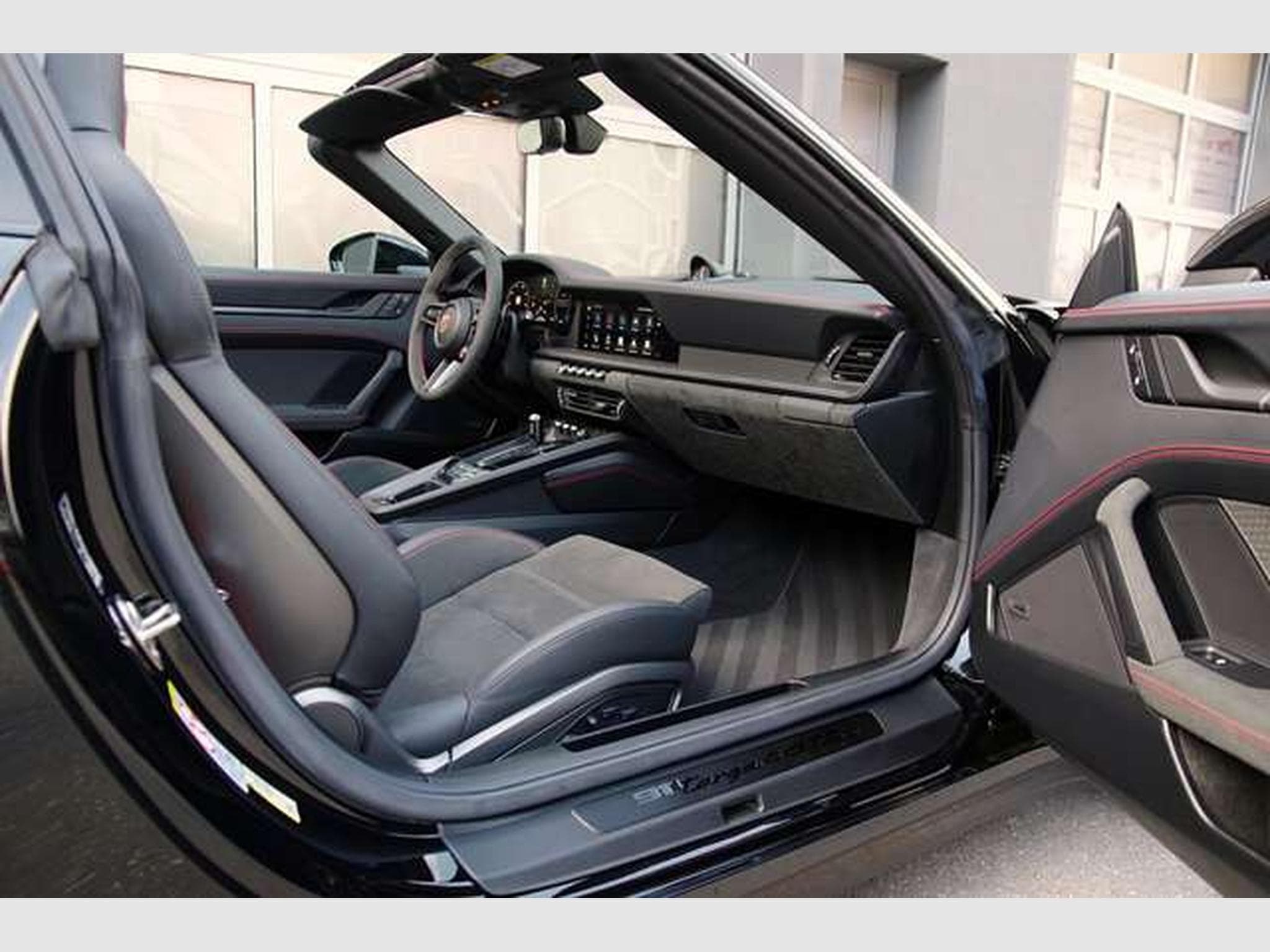 Porsche 911 992.2 Targa 4 GTS*GTS-Paket Rot,Lift,HD,18-Wege* (2025) - Photo 6