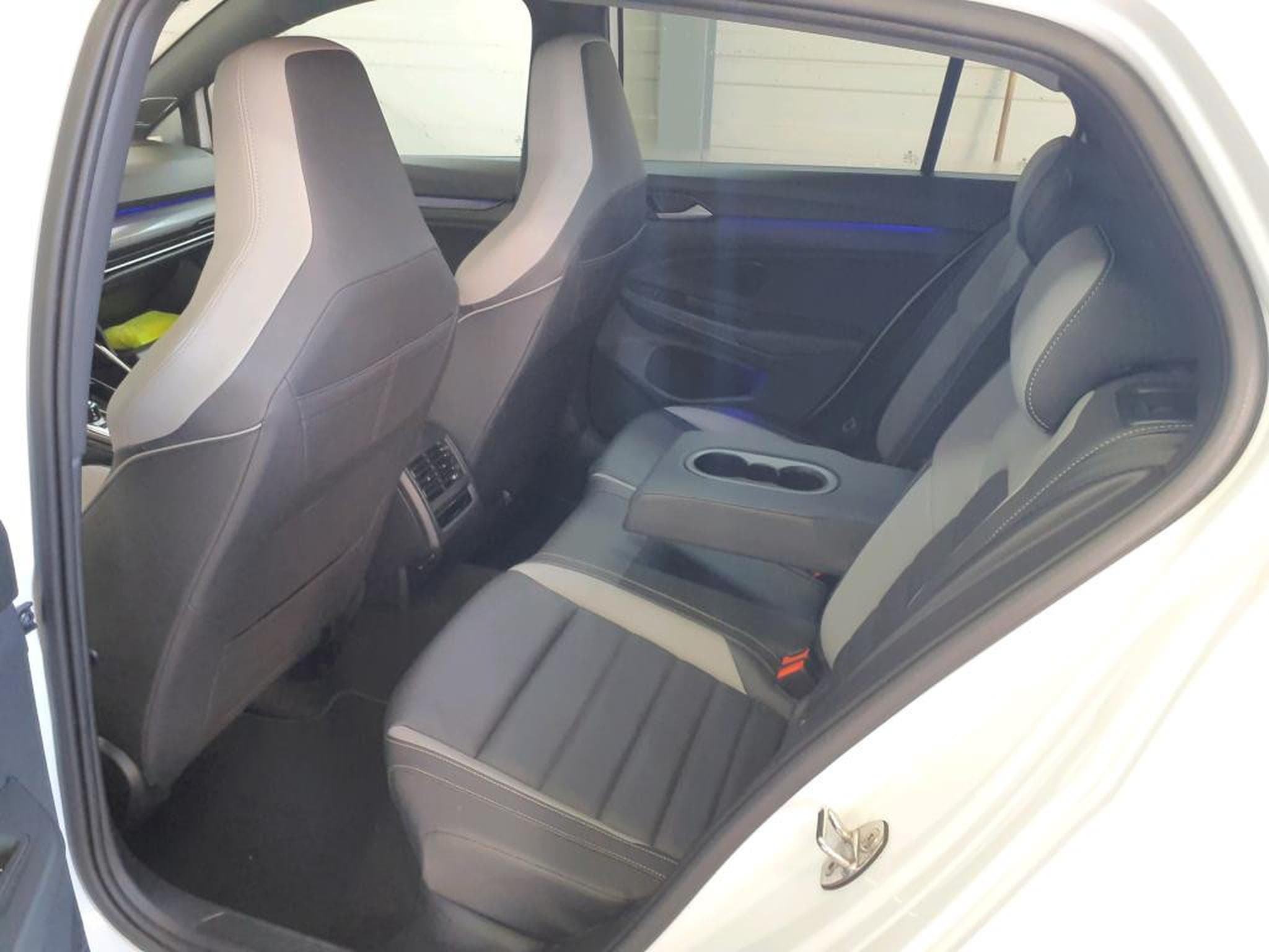 VW Golf GTD 2.0 TDI DSG7 200 CV *PANO* MATRIX * HARMAN * (2023) - Foto 17