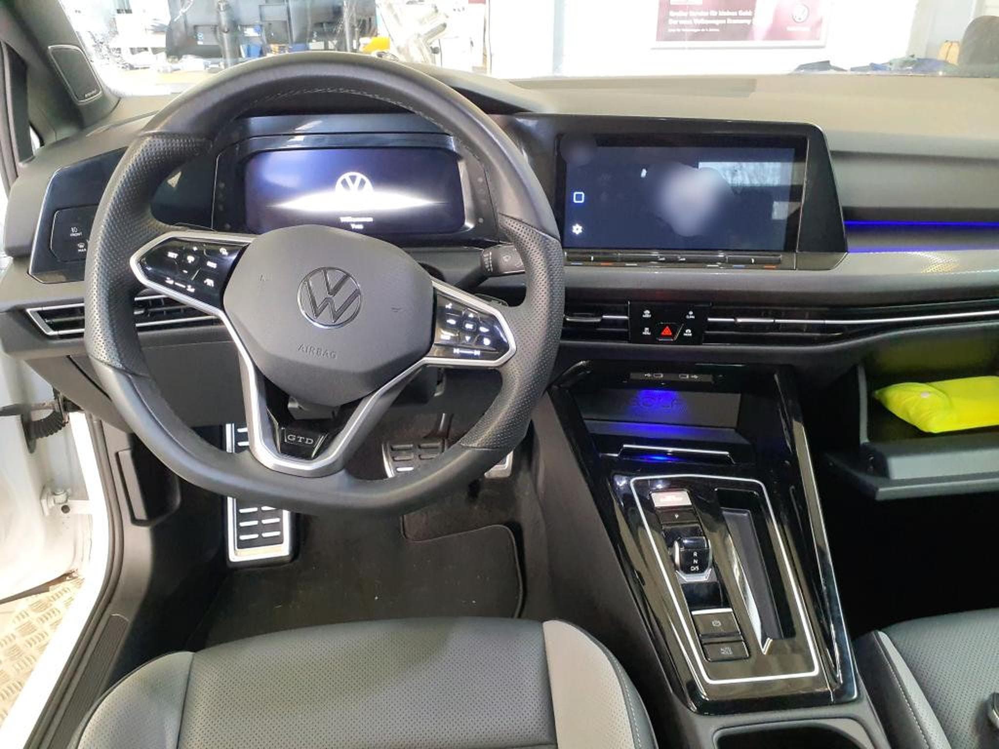 VW Golf GTD 2.0 TDI DSG7 200 CV *PANO* MATRIX * HARMAN * (2023) - Foto 7