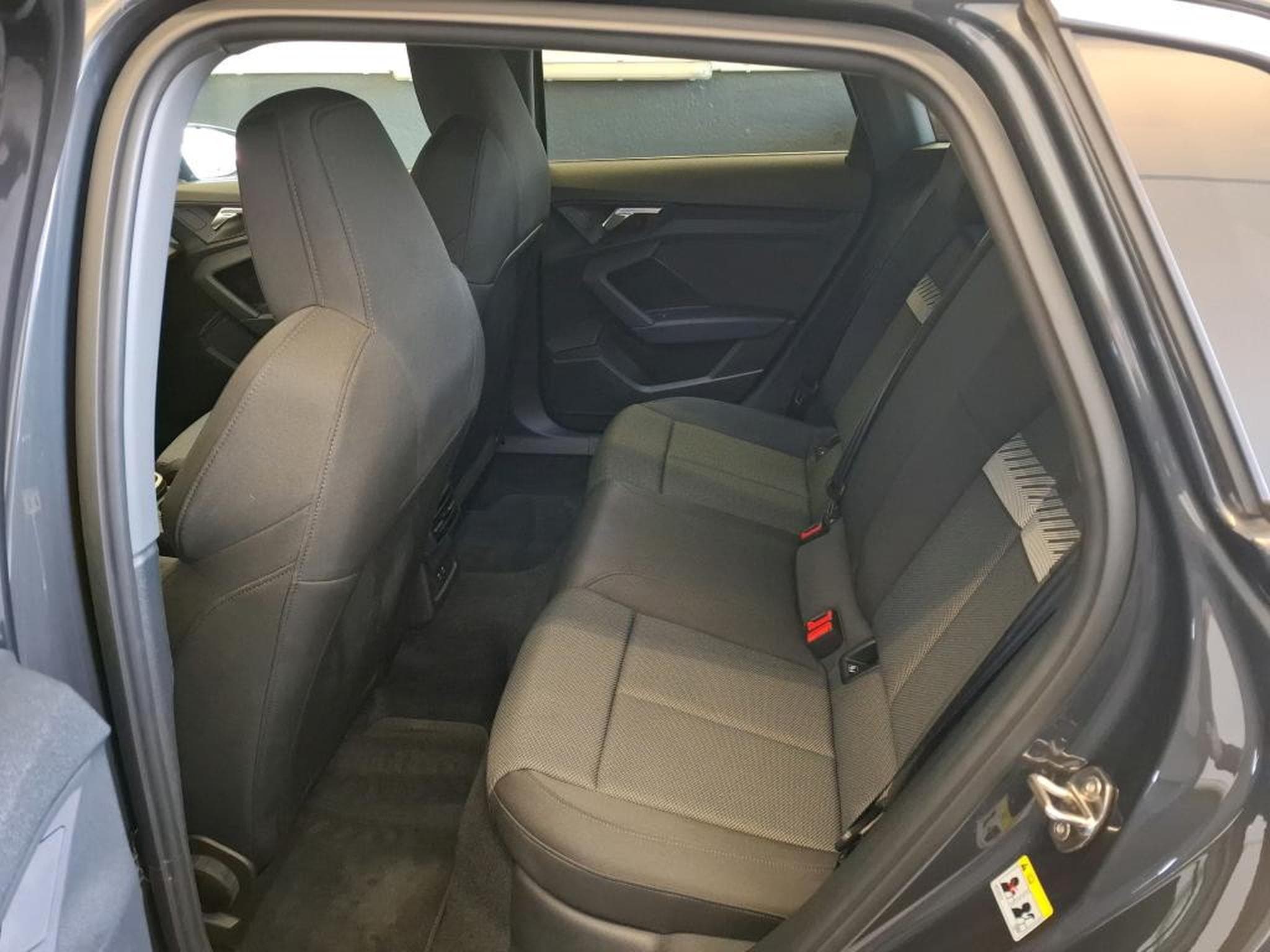 Audi A3 Sportback Advanced 2.0 30 TDI 115 CV *ATTELAGE* *MEPLAT* GAR (2023) - Foto 8