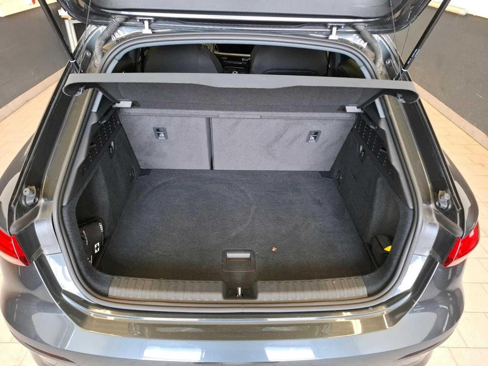 Audi A3 Sportback Advanced 2.0 30 TDI 115 CV *ATTELAGE* *MEPLAT* GAR (2023) - Foto 9