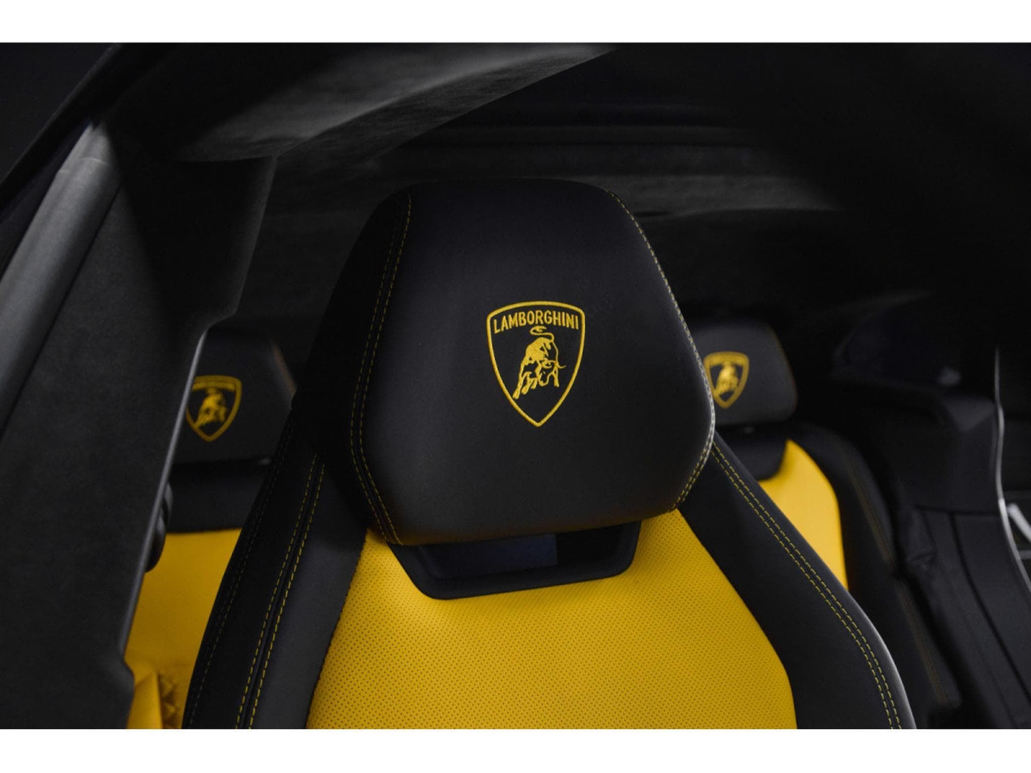 Lamborghini Urus V8 - GRIGIO KERES / GIALLO (2022) - Photo 17