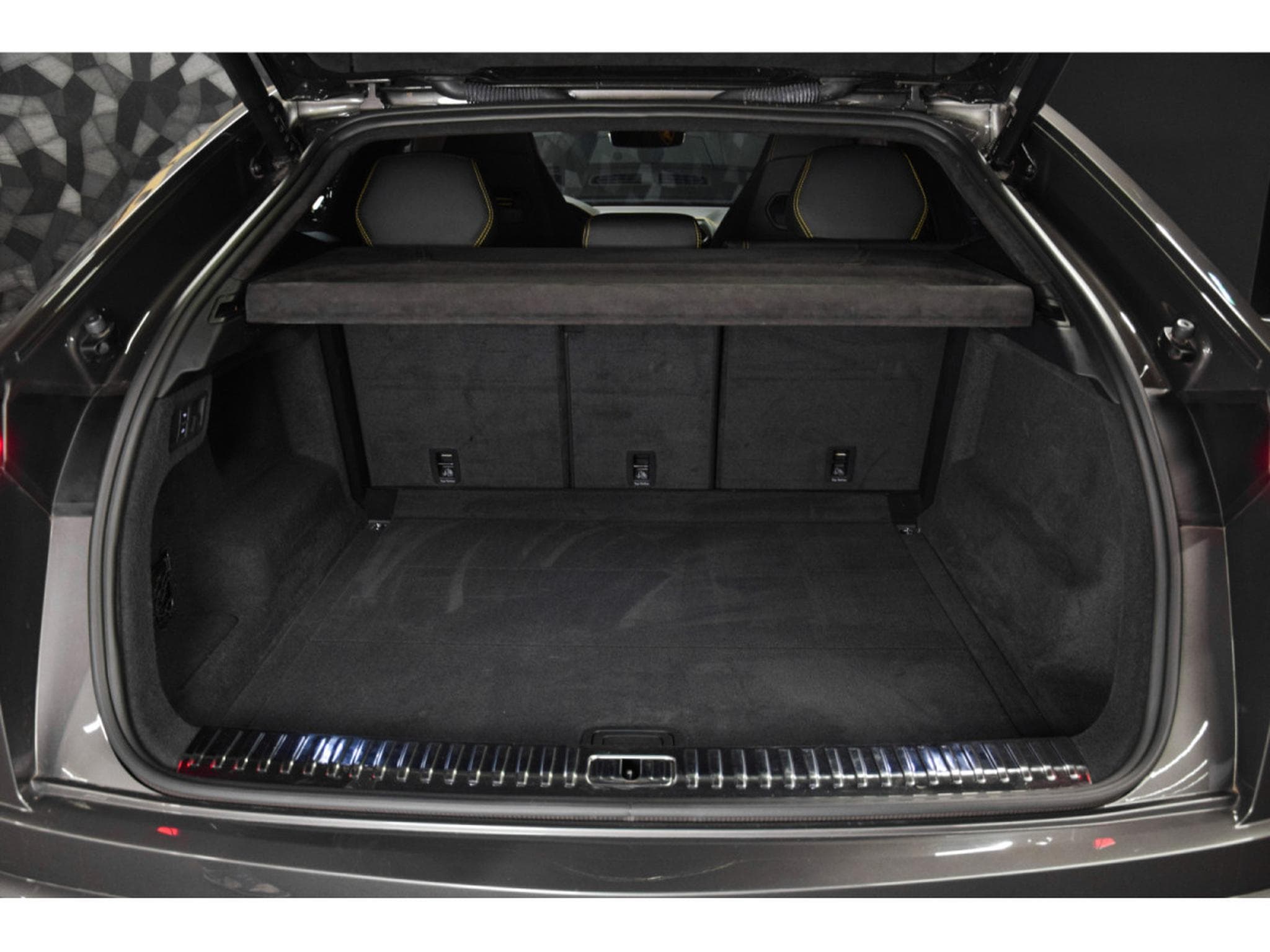 Lamborghini Urus V8 - GRIGIO KERES / GIALLO (2022) - Photo 20