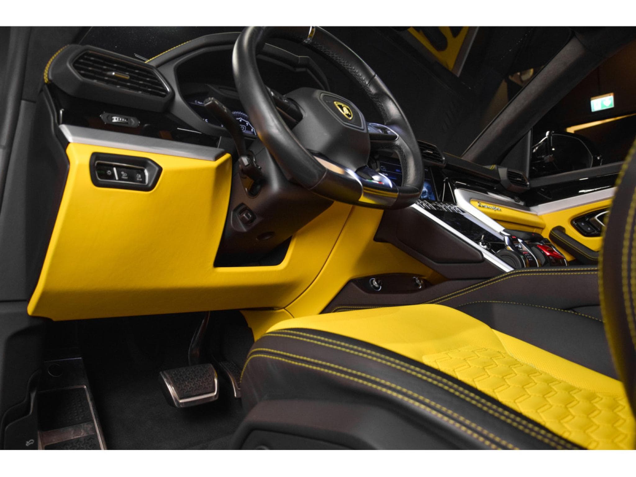 Lamborghini Urus V8 - GRIGIO KERES / GIALLO (2022) - Photo 25