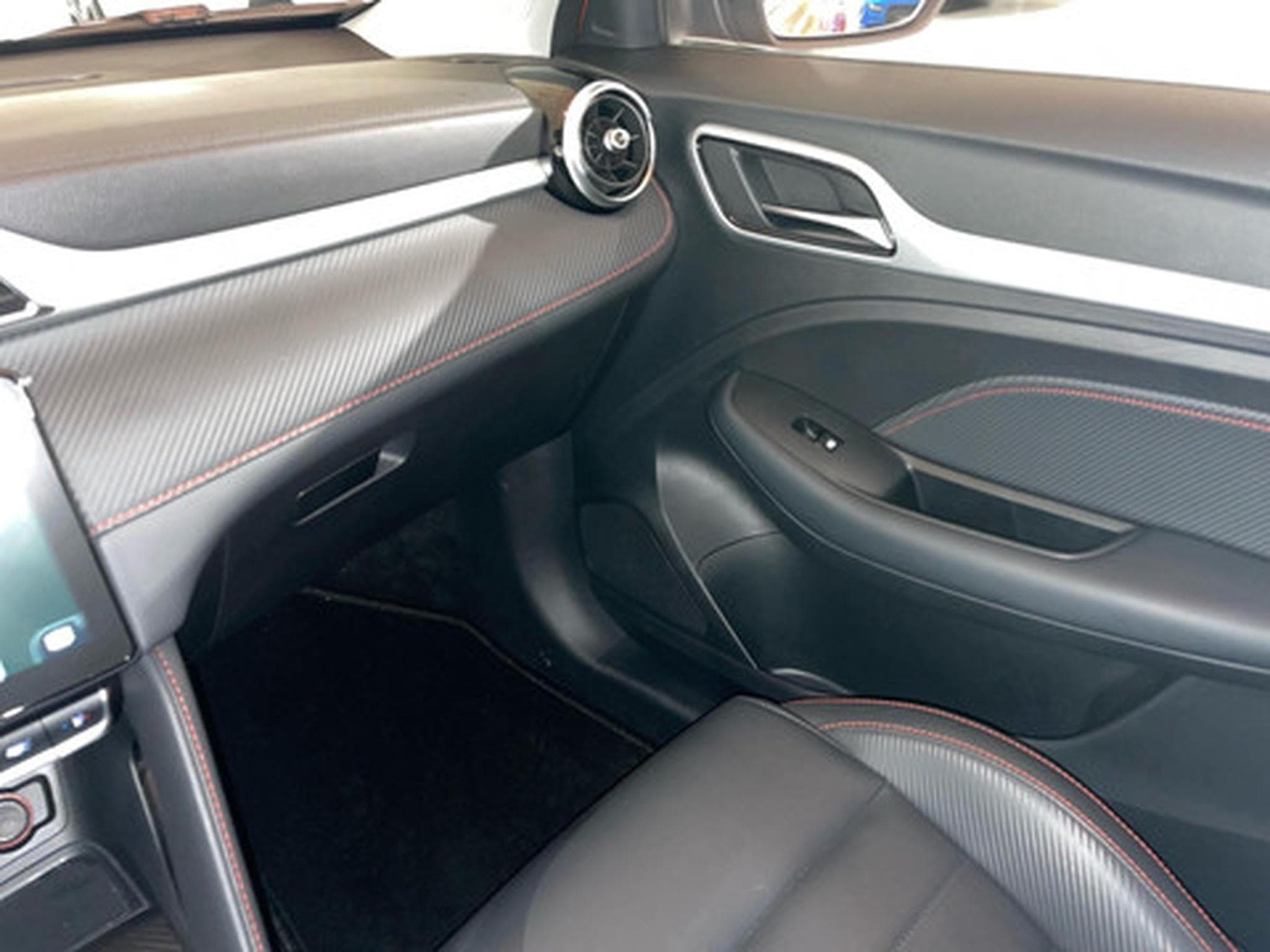 MG ZS 1.0 T-GDi AT LUXURY (2026) - Photo 9