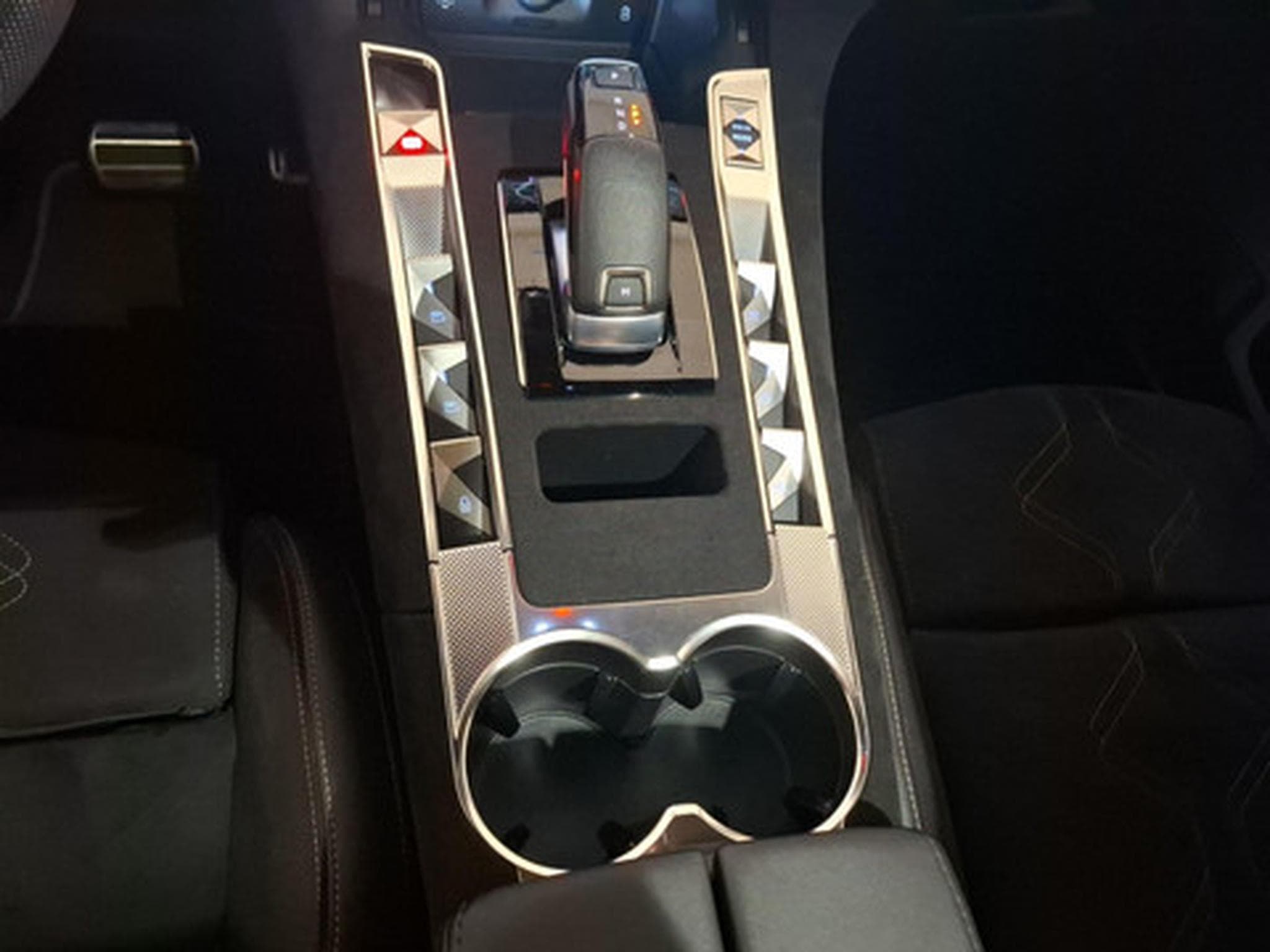 DS Automobiles DS7 CROSSBACK 1.5 PERFOMANCE (2026) - Photo 9