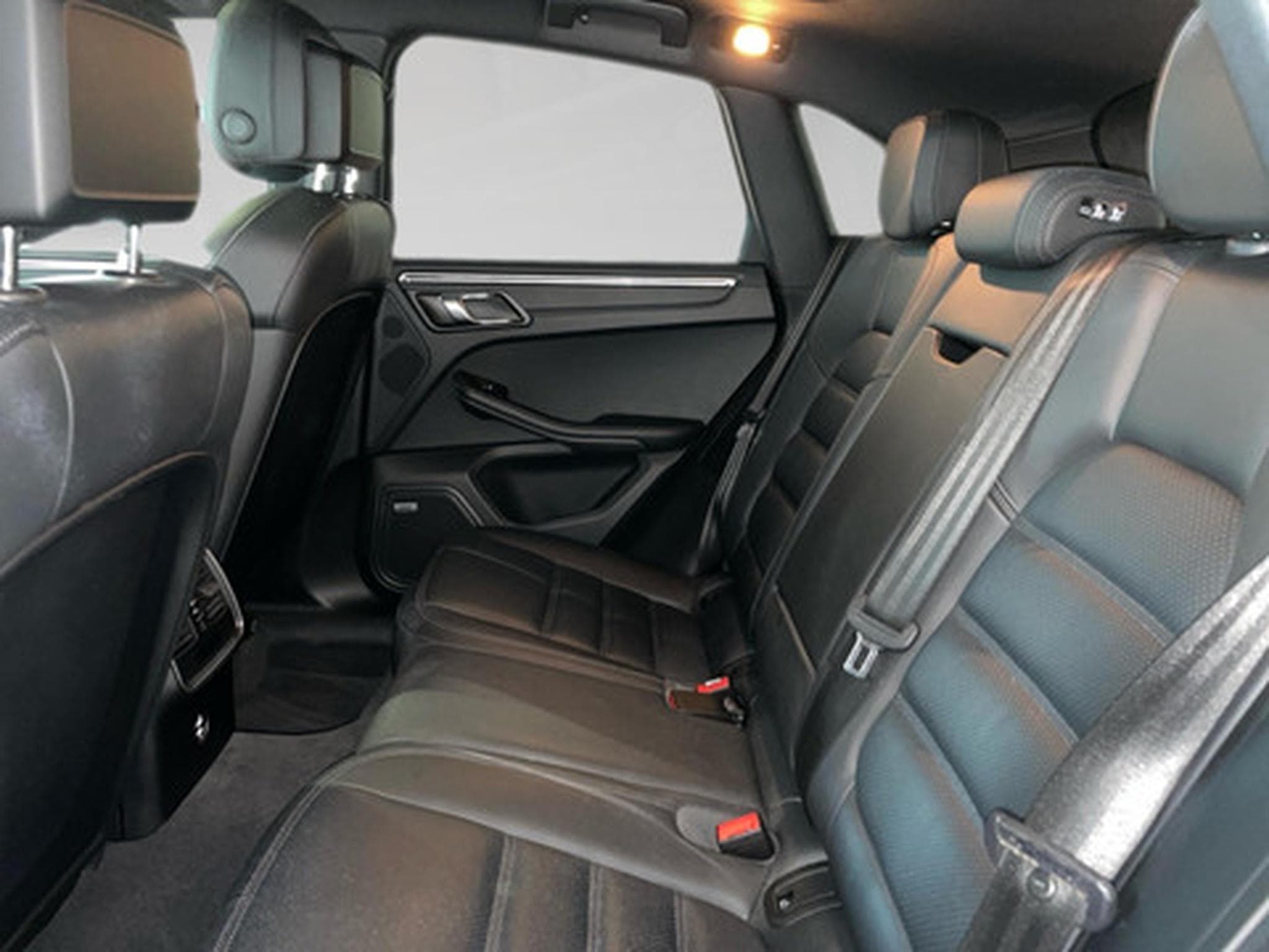 Porsche Macan 2.0 Macan (2020) - Photo 11