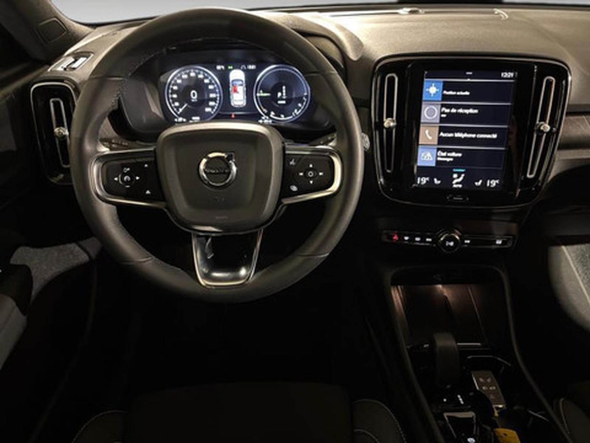 Volvo XC40 1.5 T5 Plus Dark PHEV 262 PS (2026) - Photo 3