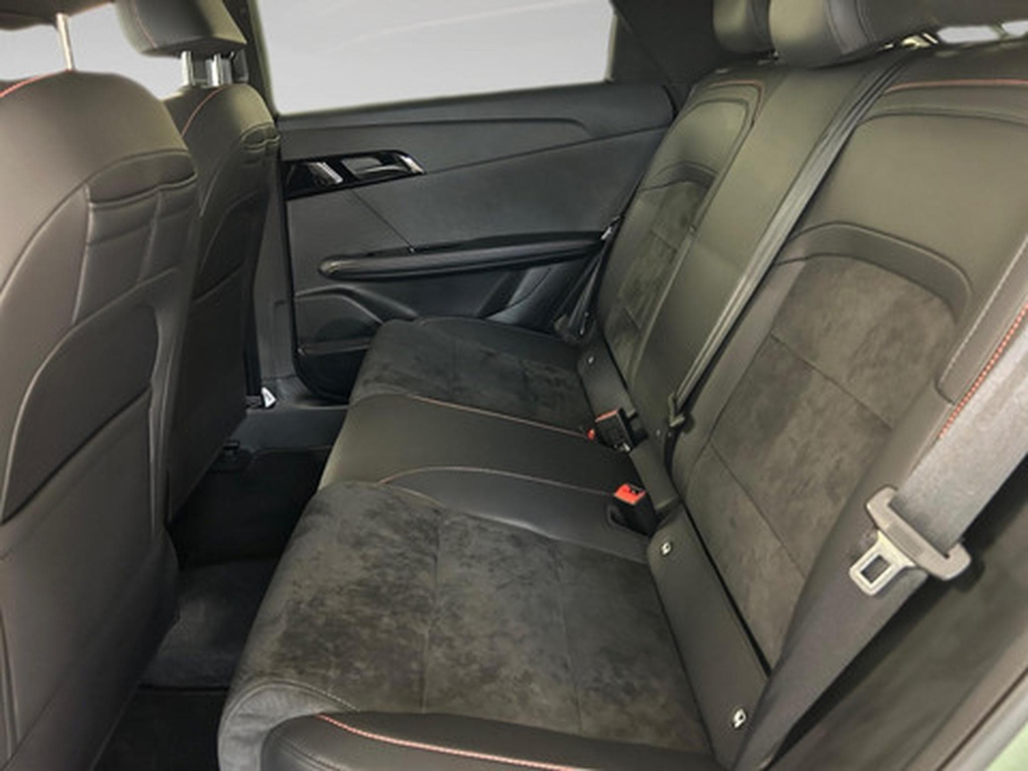 MG MG4 LUXURY X POWER (2026) - Photo 18