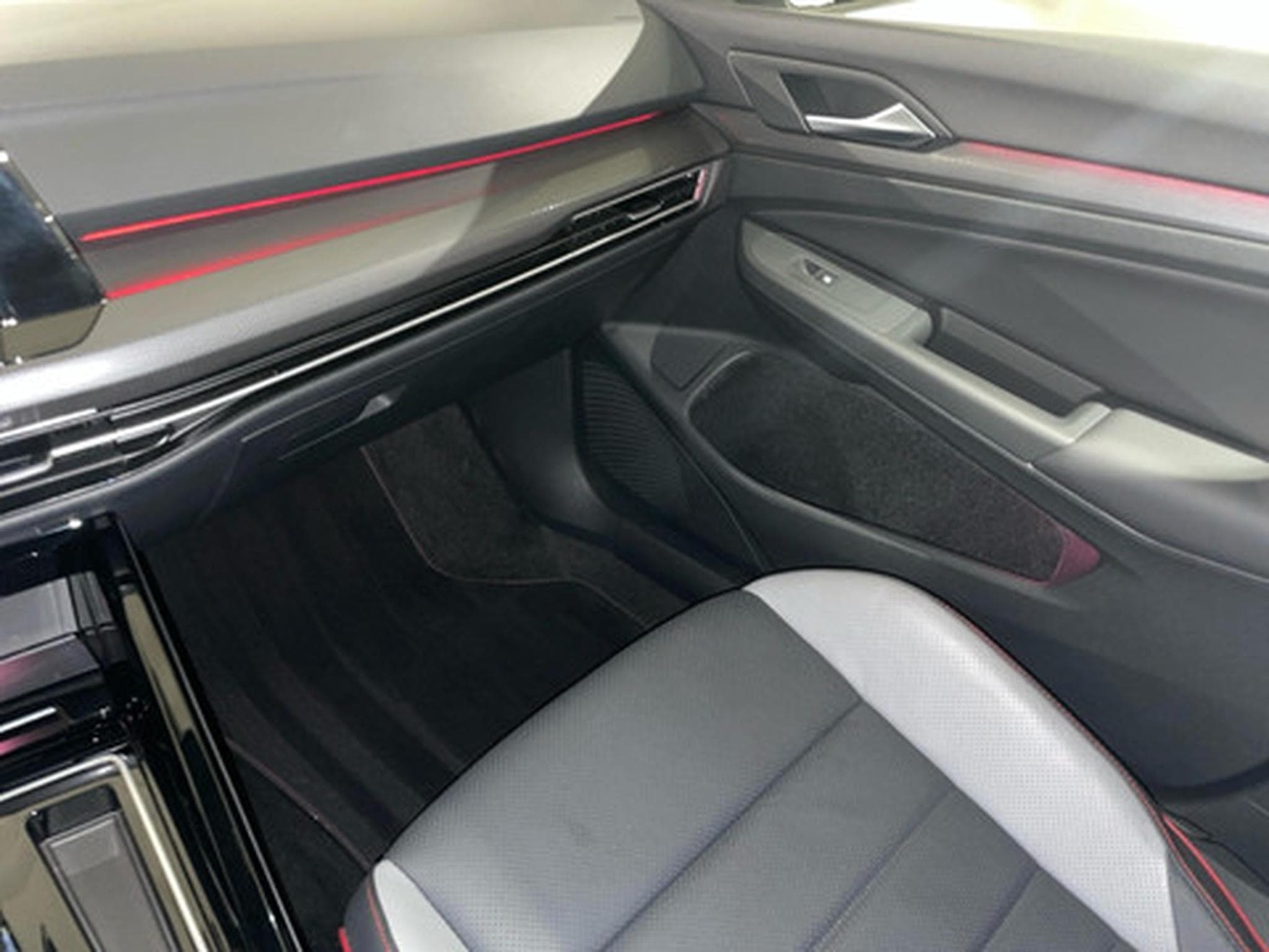 VW Golf 2.0 GTI Clubsport 300 PS (2026) - Foto 9