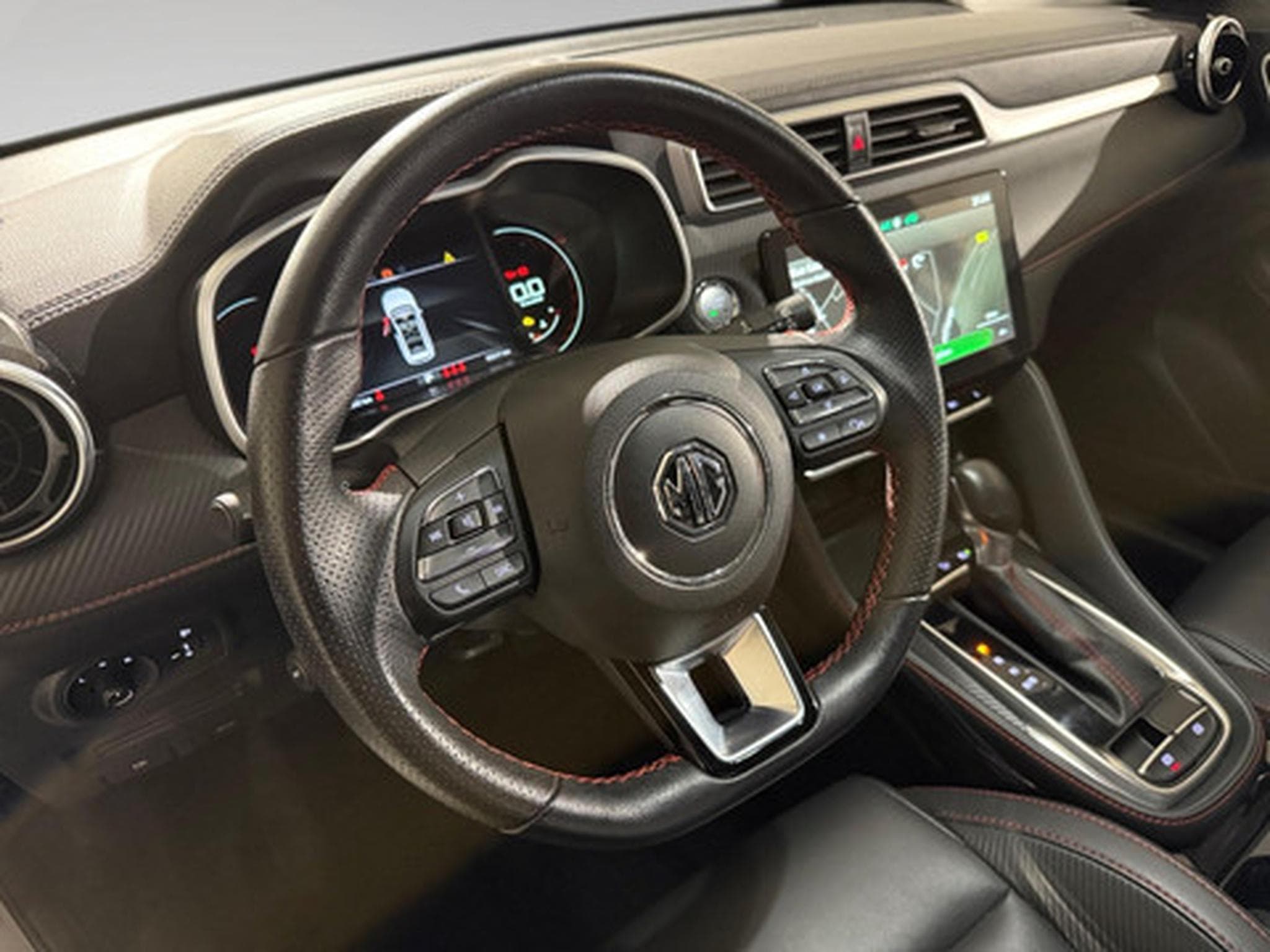 MG ZS 1.0 T-GDi AT LUXURY (2026) - Foto 8