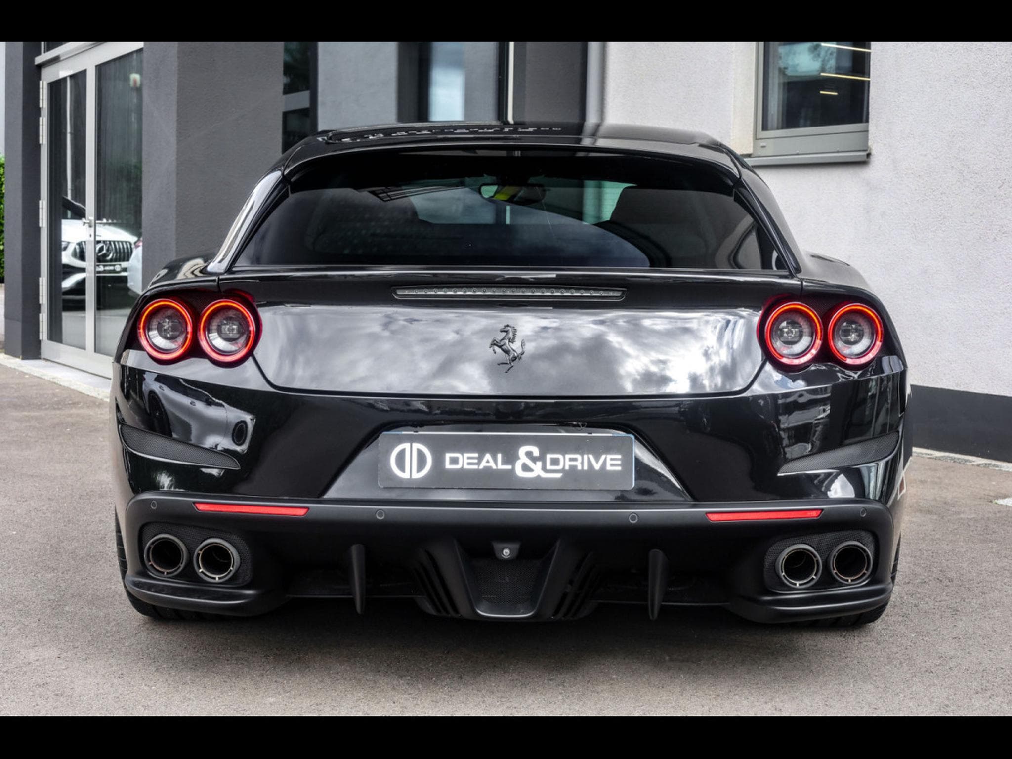 Ferrari GTC4 Lusso 6.3 V12 (690 CH) - NERO DAYTONA - POWER15 APPROVED WARRANTY (2018) - Photo 4