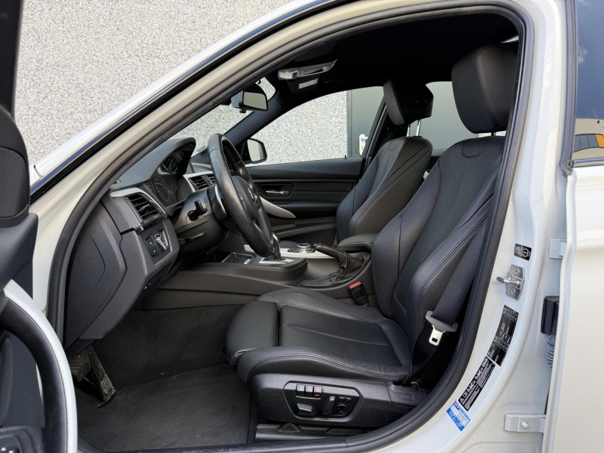 BMW 335 335 i/Active Hybrid /Sport-Paket M/Camera/Bi Xénon/Cuir/ (2015) - Photo 10