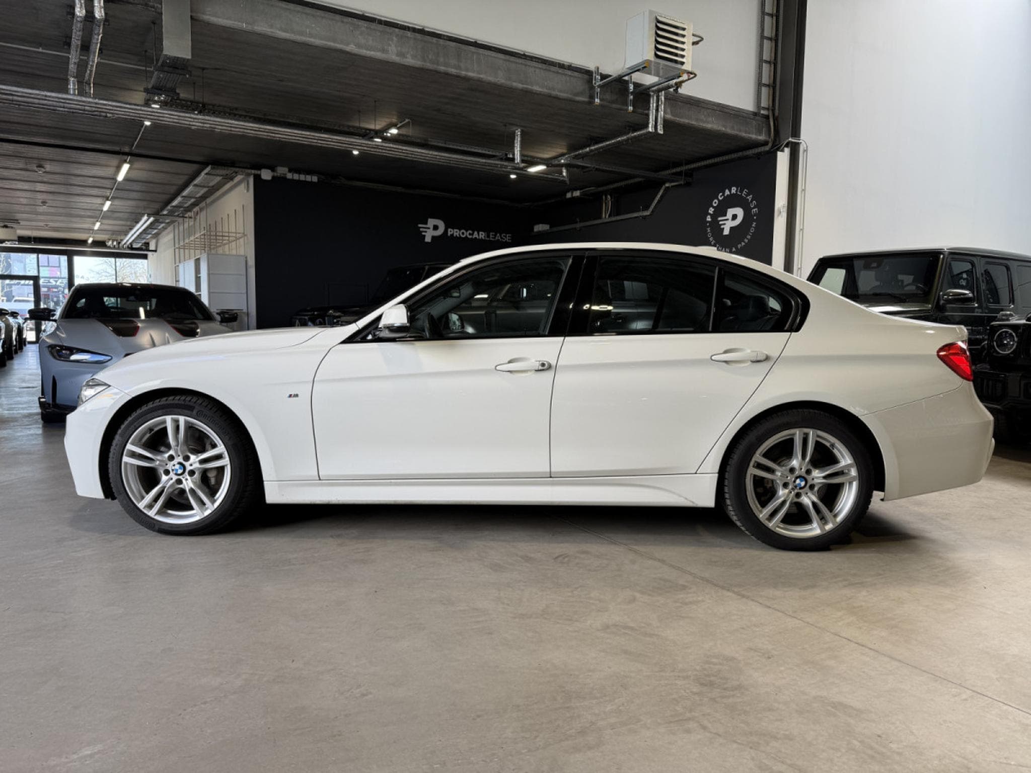 BMW 335 335 i/Active Hybrid /Sport-Paket M/Camera/Bi Xénon/Cuir/ (2015) - Photo 2