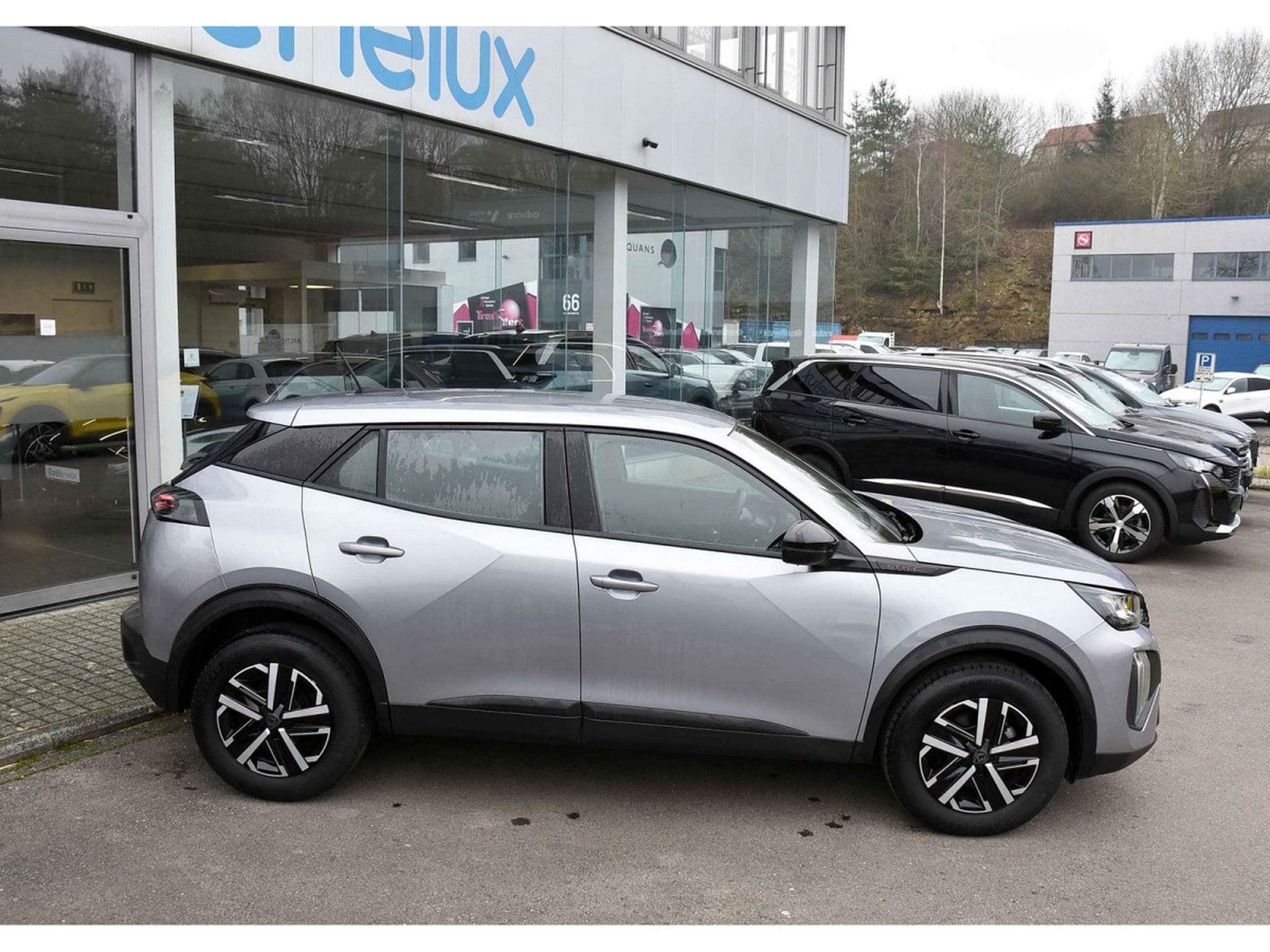 Peugeot 2008 1.2 PureTech Style REGUL SMARTPHONE LANE PDC 1° MAIN (2025) - Photo 3