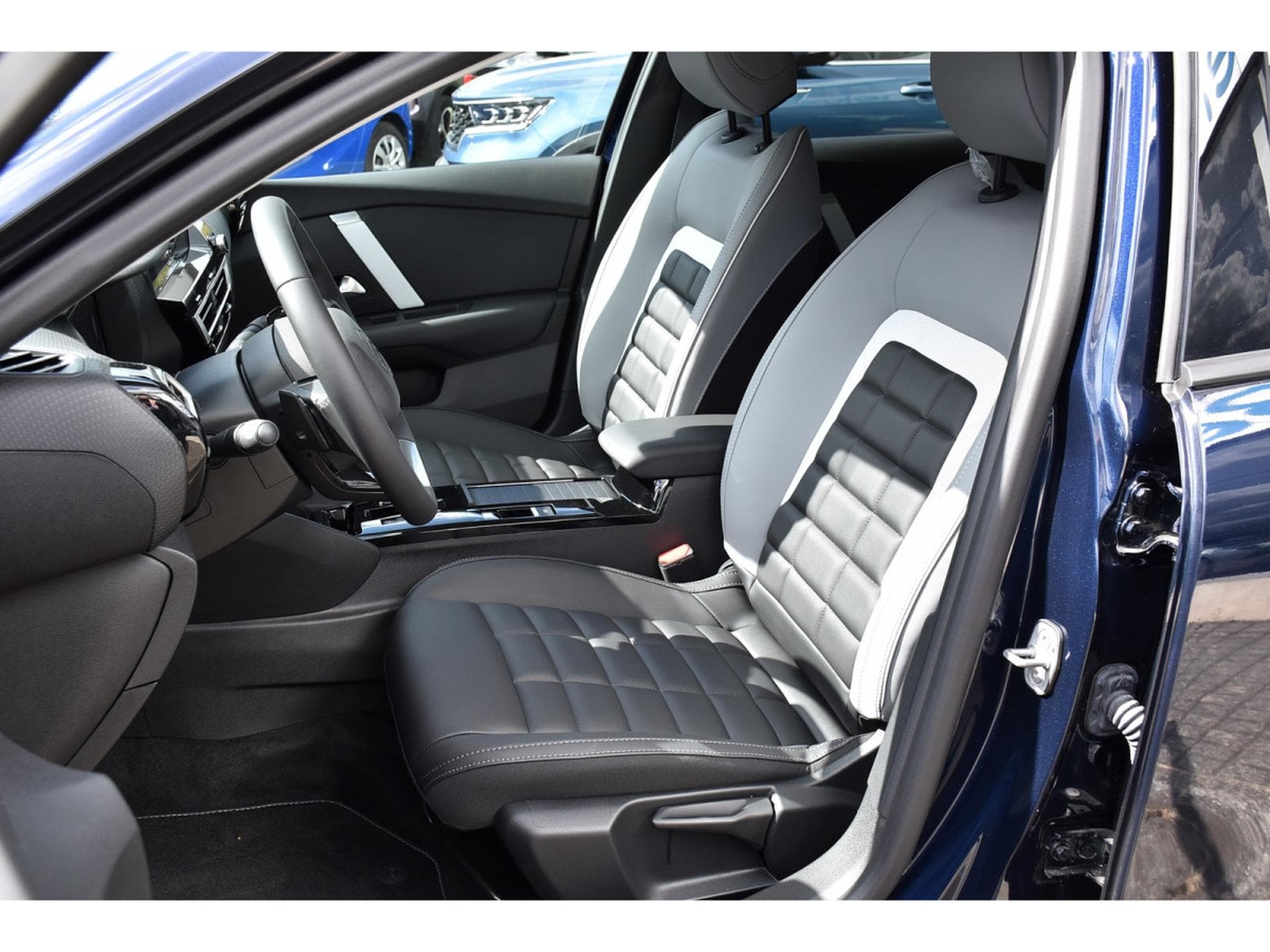 Citroën C4 1.2 PureTech 130 EAT8 MAX ACC HUD LANE SIDE CAM360 NEUVE (2025) - Photo 2