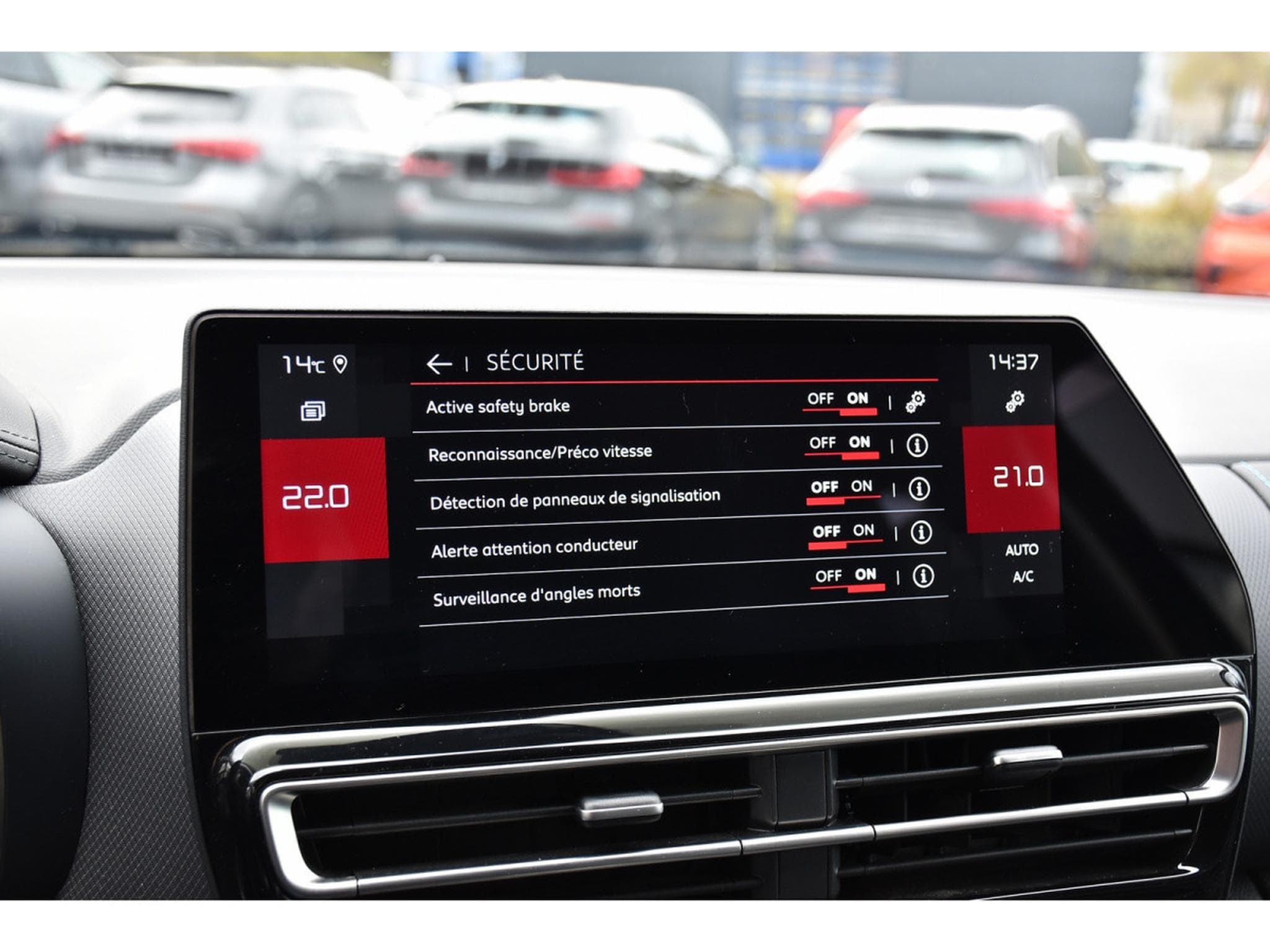 Citroën C5 Aircross 1.2 PureTech 130 Shine CUIR ACC SIDE GPS CAM 1° MAIN (2024) - Photo 13