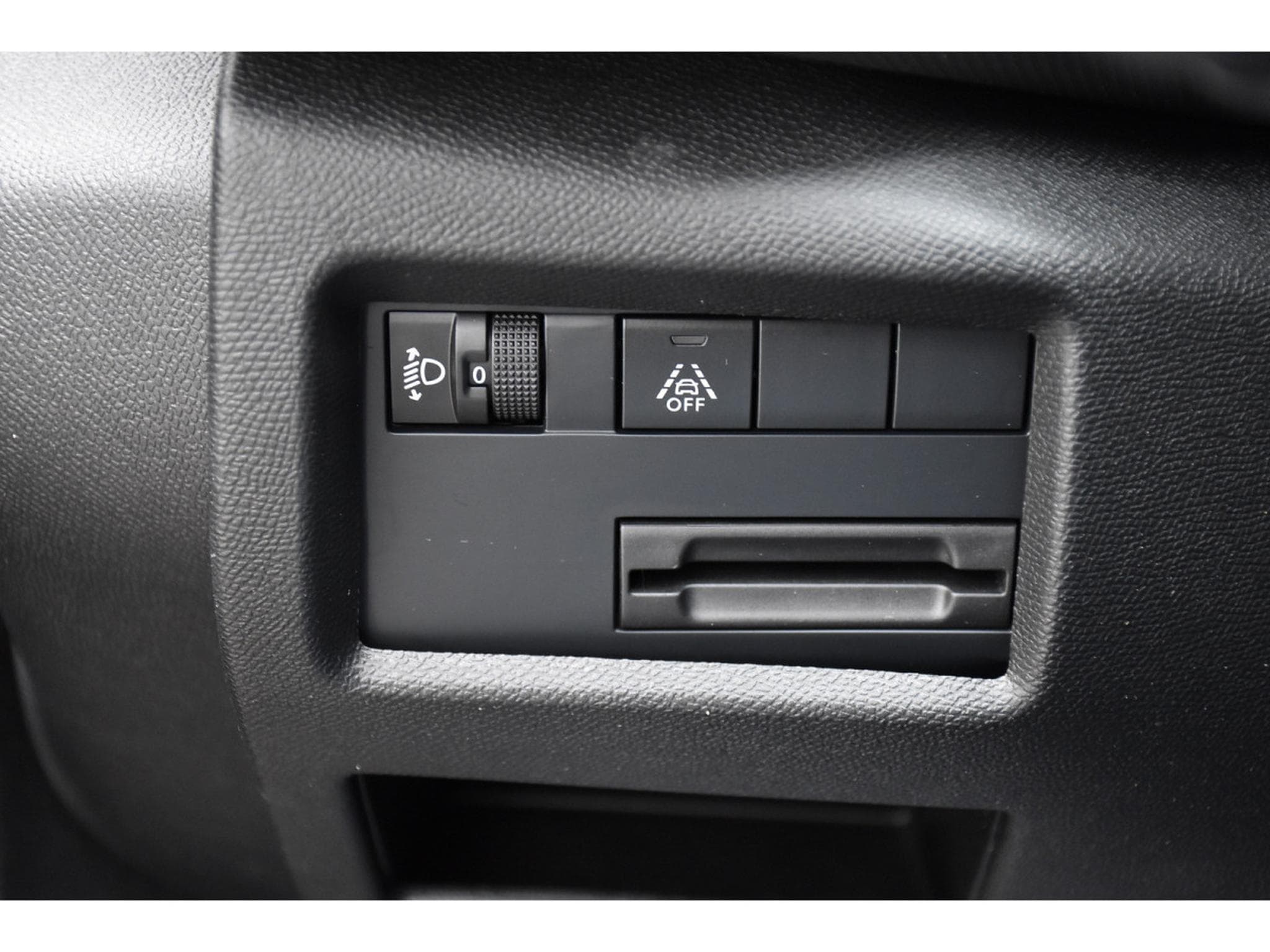 Citroën C5 Aircross 1.2 PureTech 130 Shine CUIR ACC SIDE GPS CAM 1° MAIN (2024) - Photo 18