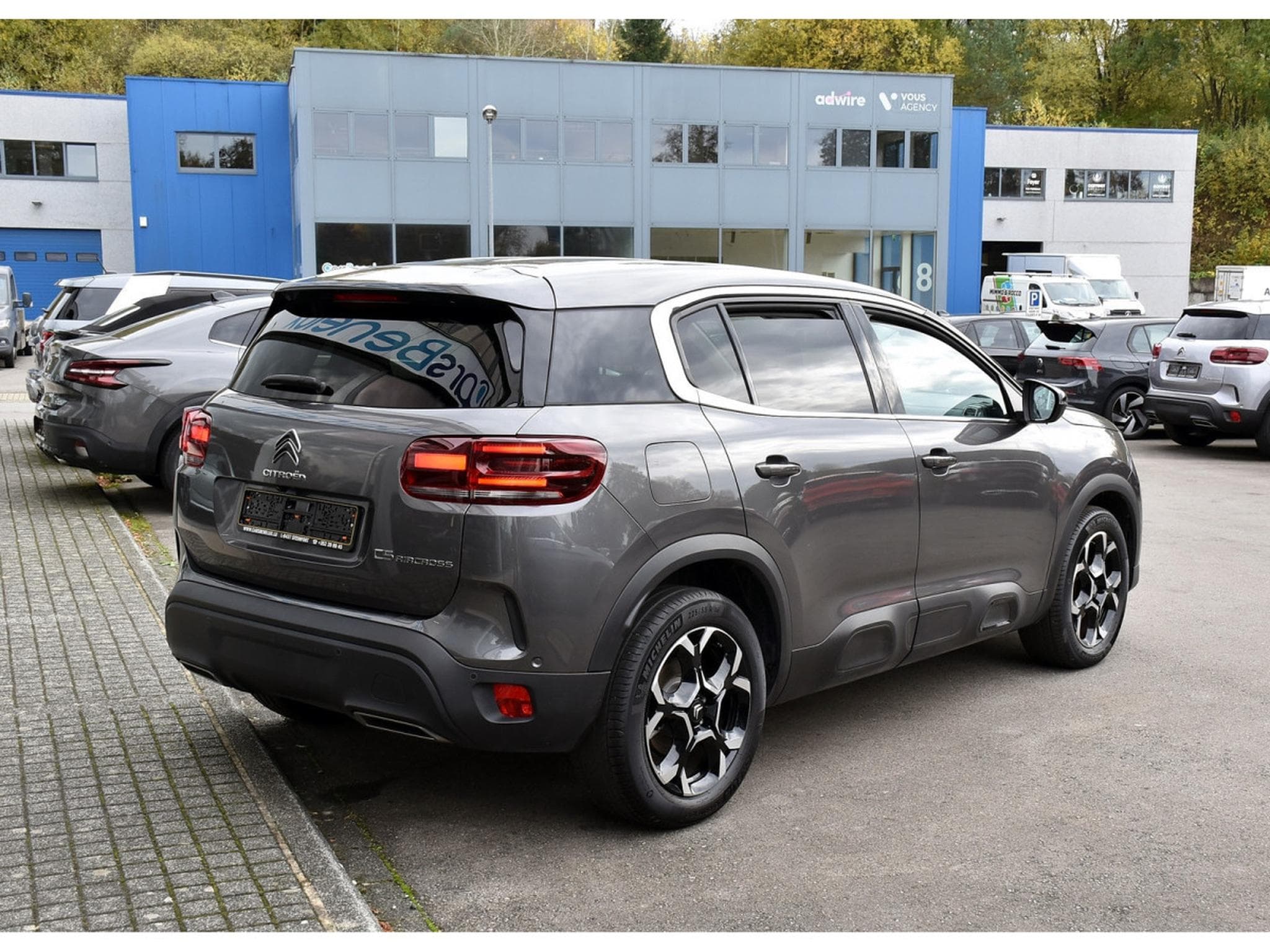 Citroën C5 Aircross 1.2 PureTech 130 Shine CUIR ACC SIDE GPS CAM 1° MAIN (2024) - Photo 4