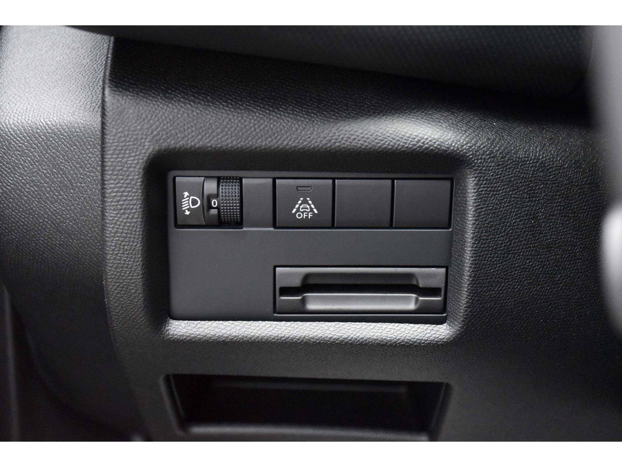 Citroën C5 Aircross 1.2 PureTech 130 Shine CUIR ACC SIDE GPS CAM 1° MAIN (2024) - Photo 18