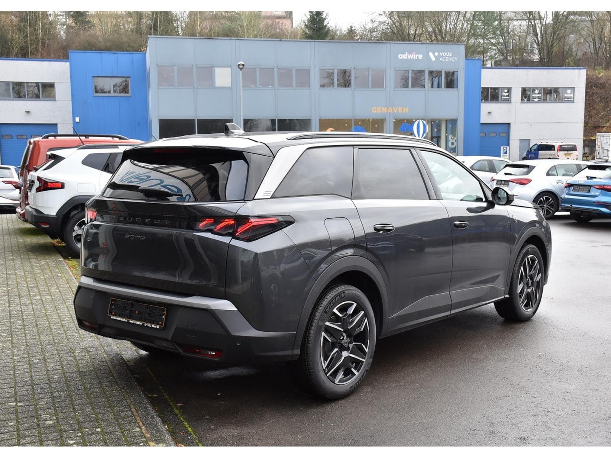 Peugeot 5008 GT Hybrid 145 e-DSC6 7 Pl. ACC CAM NEUF (2026) - Photo 4
