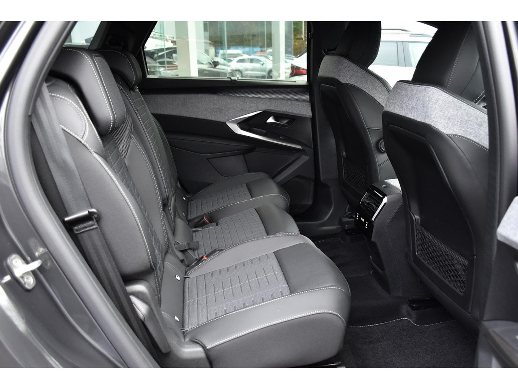 Peugeot 5008 GT Hybrid 145 e-DSC6 7 Pl. ACC CAM NEUF (2026) - Photo 8