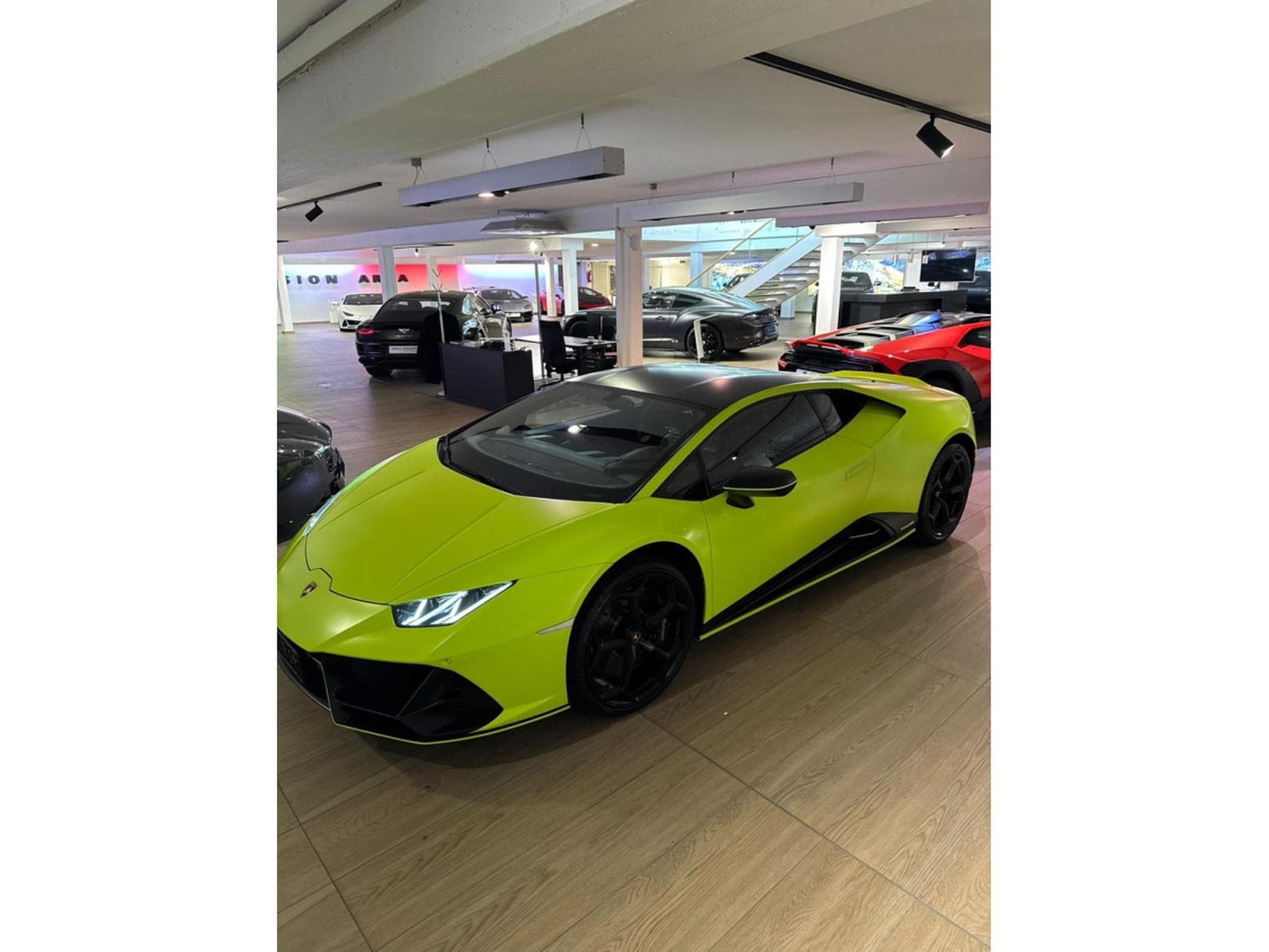 Lamborghini Huracán EVO 640 ch V8 4 RM 4 roues directrices (2021) - Foto 10