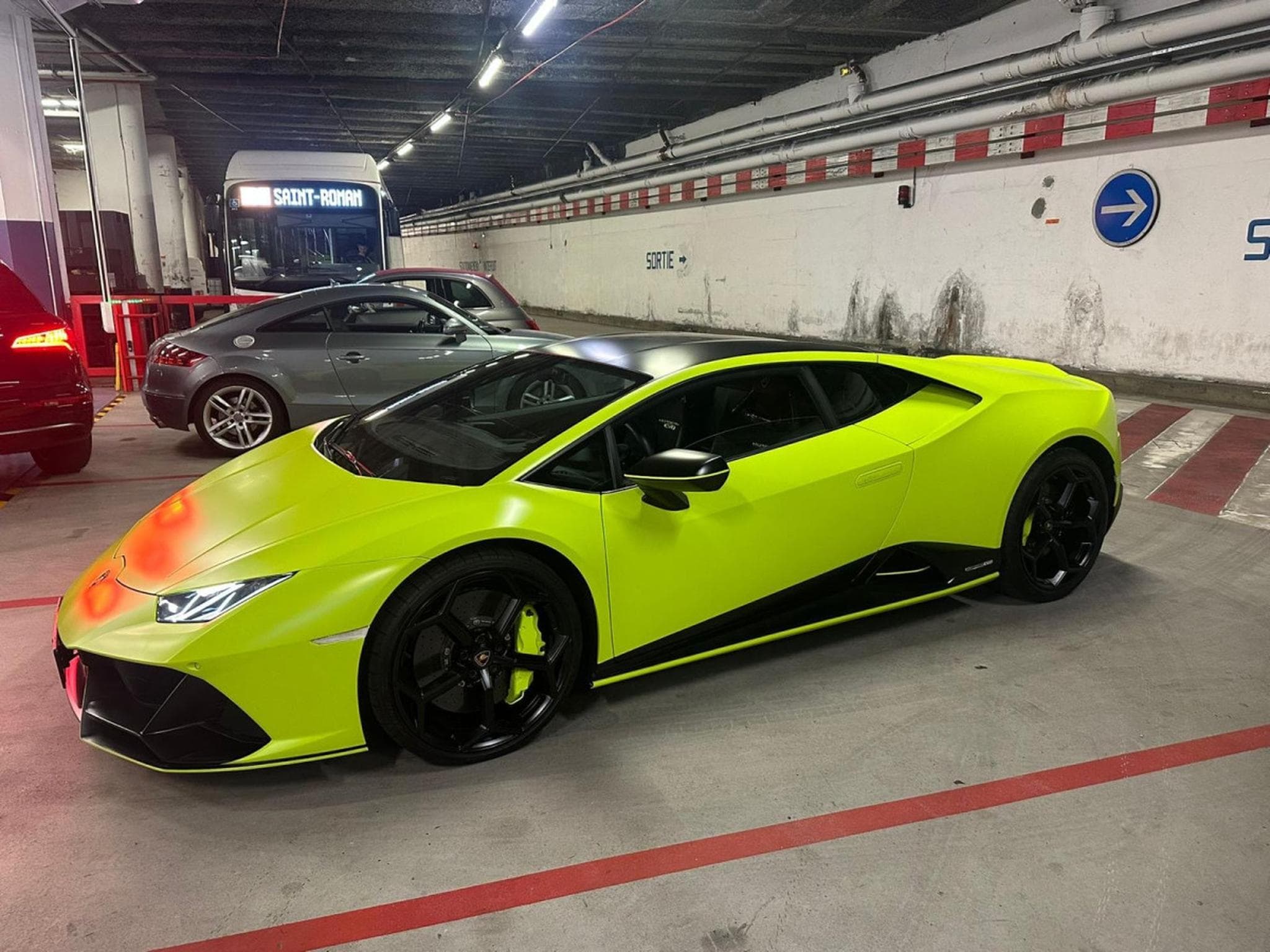Lamborghini Huracán EVO 640 ch V8 4 RM 4 roues directrices (2021) - Foto 12