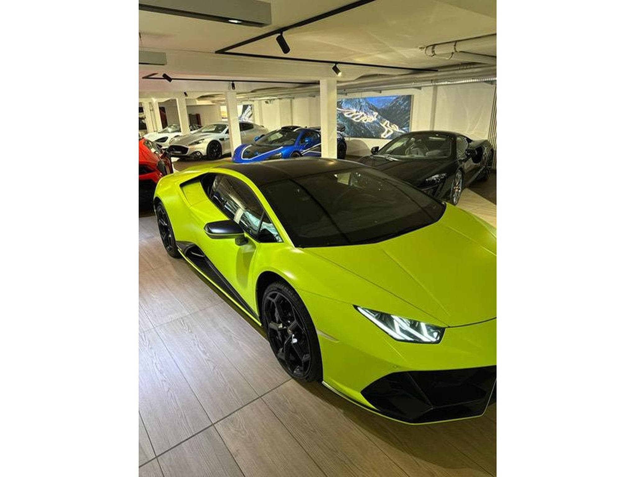 Lamborghini Huracán EVO 640 ch V8 4 RM 4 roues directrices (2021) - Photo 4