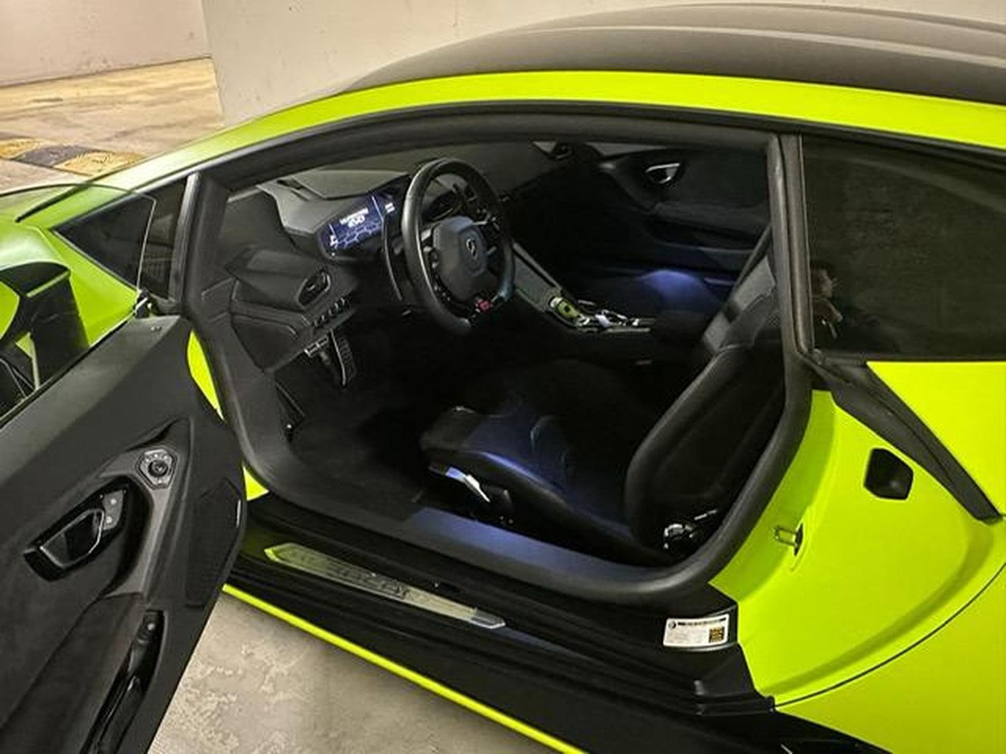 Lamborghini Huracán EVO 640 ch V8 4 RM 4 roues directrices (2021) - Photo 5