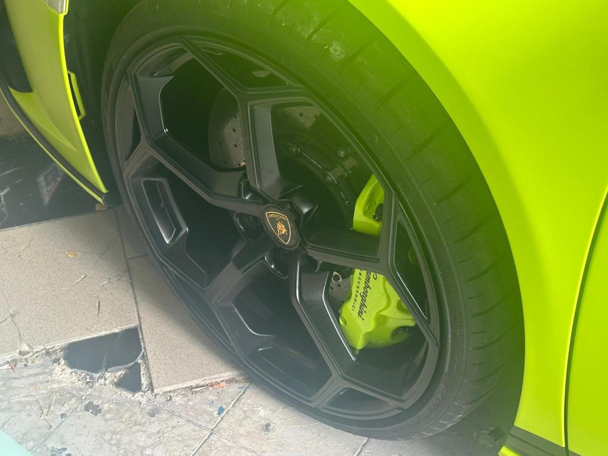 Lamborghini Huracán EVO 640 ch V8 4 RM 4 roues directrices (2021) - Photo 6