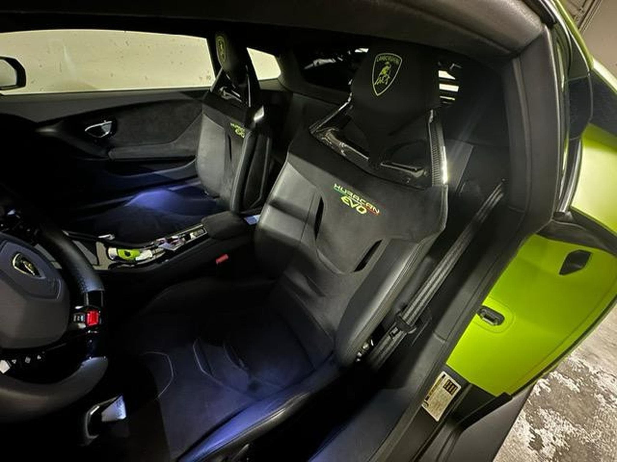 Lamborghini Huracán EVO 640 ch V8 4 RM 4 roues directrices (2021) - Photo 7