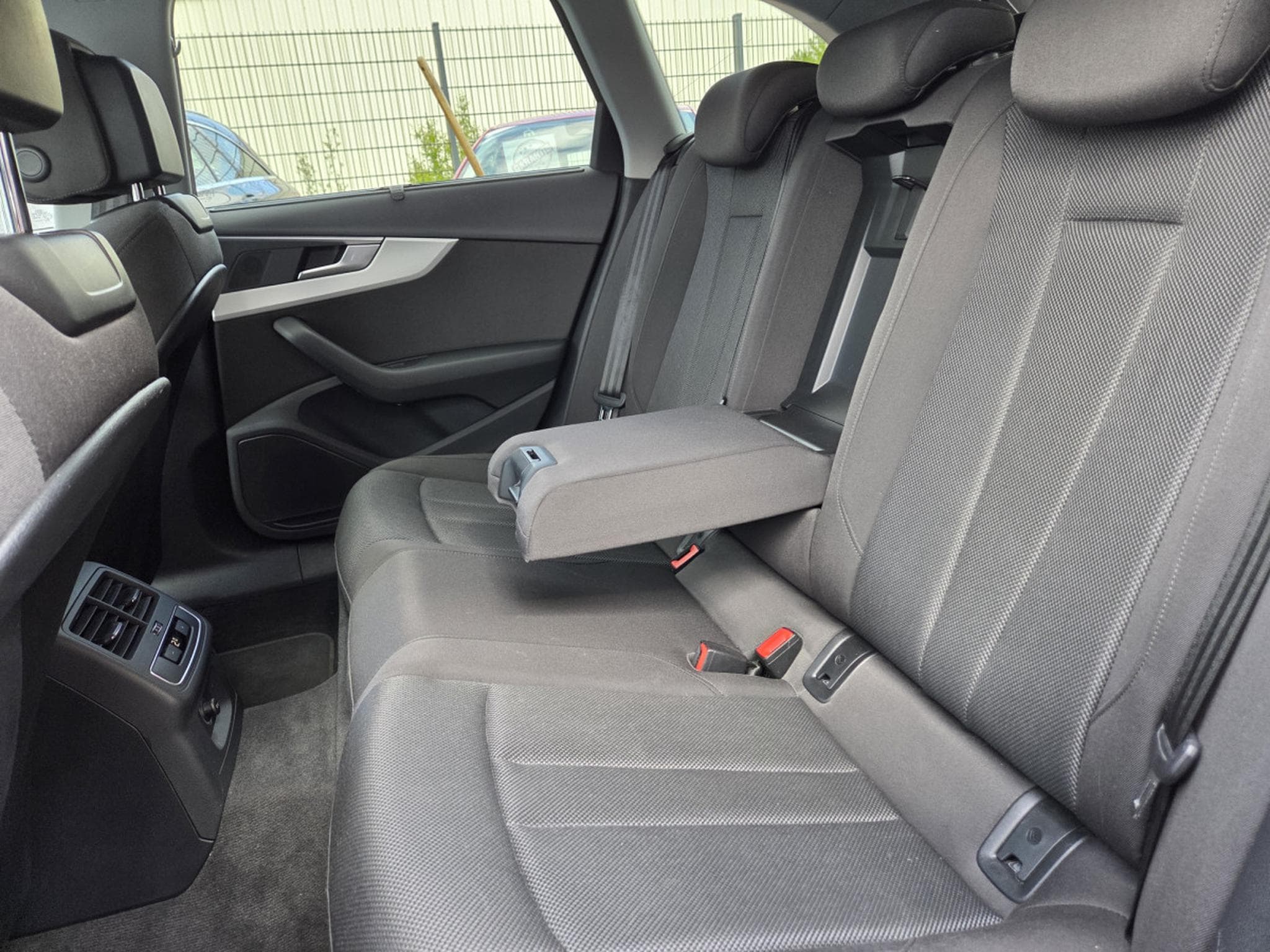 Audi A4 TDI AVANT S-TRONIC 163CV (2020) - Photo 18