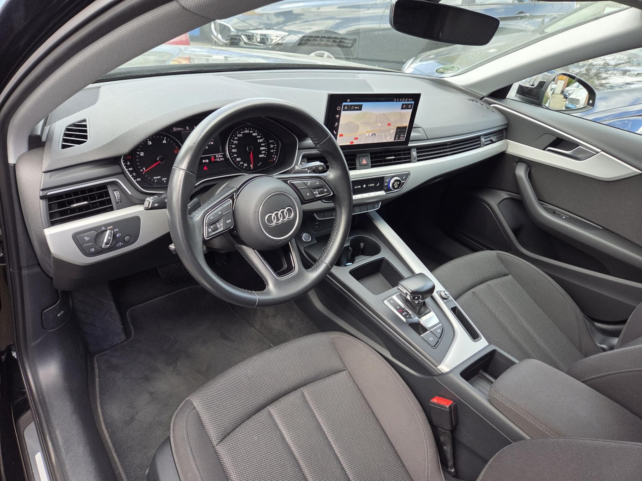 Audi A4 TDI AVANT S-TRONIC 163CV (2020) - Photo 6